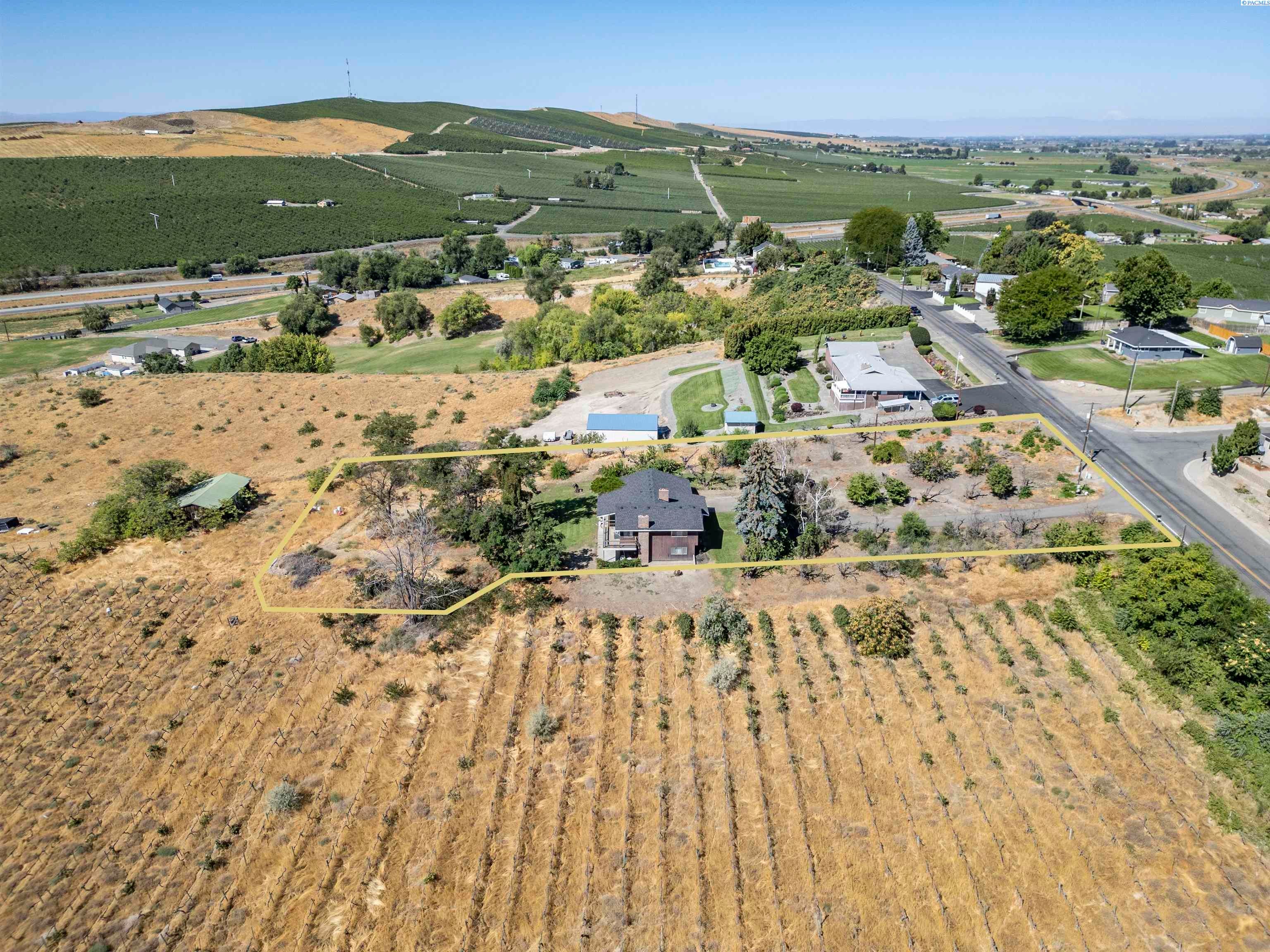 Sunnyside, Washington, 98944, United States, 4 Bedrooms Bedrooms, ,3 BathroomsBathrooms,Residential,For Sale,1979246