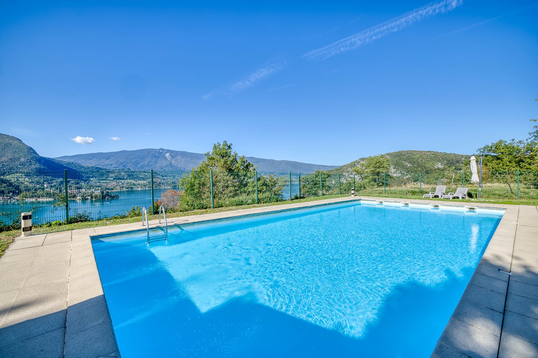  Talloires, top-floor apartment with exceptional views over Lake Annecy. - 物件實景