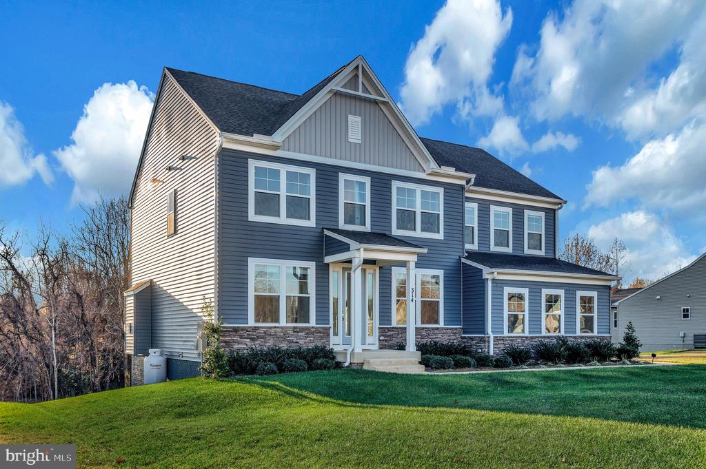 Fredericksburg, Virginia, 22406, United States, 4 Bedrooms Bedrooms, ,5 BathroomsBathrooms,Residential,For Sale,2002501