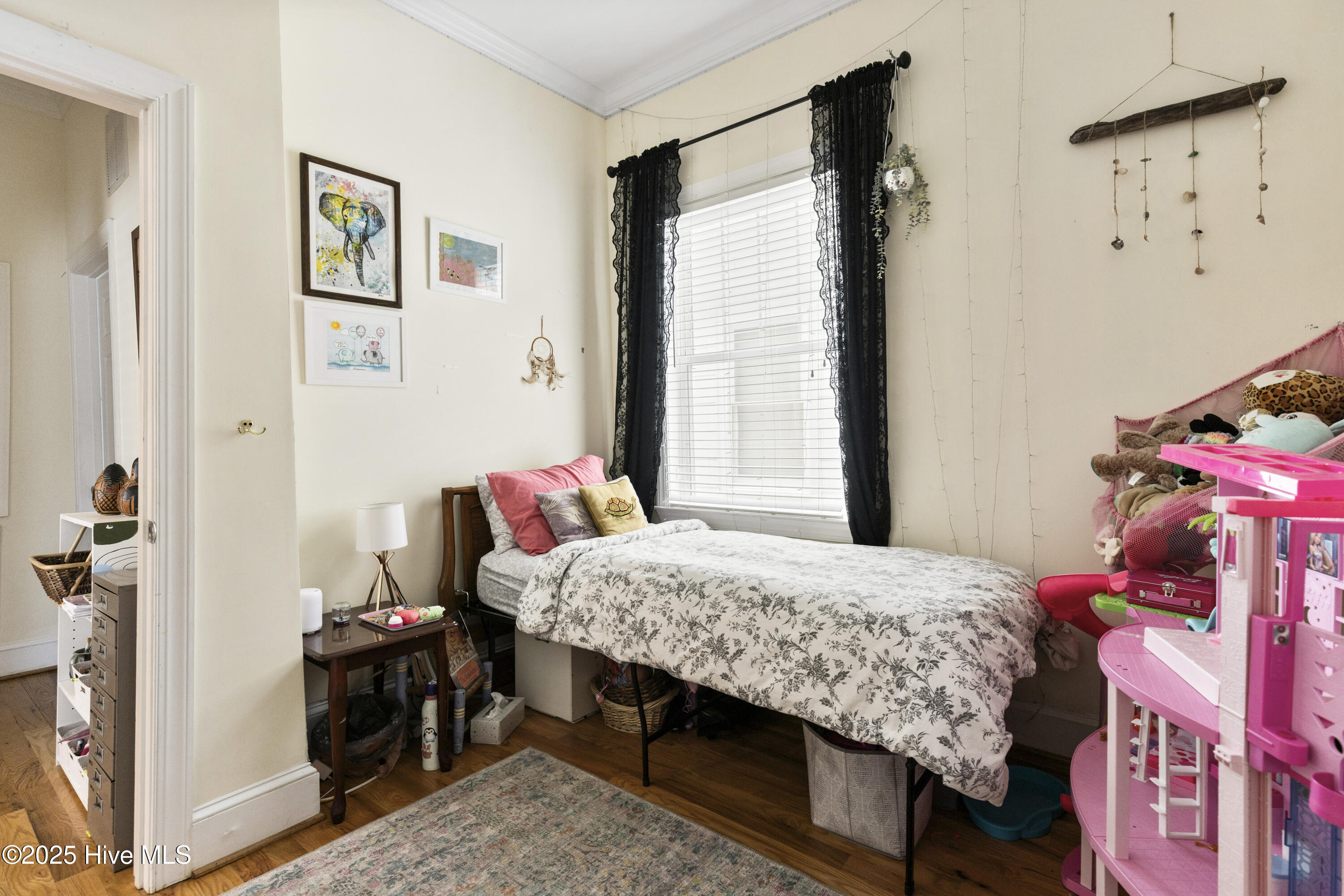 Wilmington, North Carolina, 28401, United States, 4 Bedrooms Bedrooms, ,3 BathroomsBathrooms,Residential,For Sale,1882857