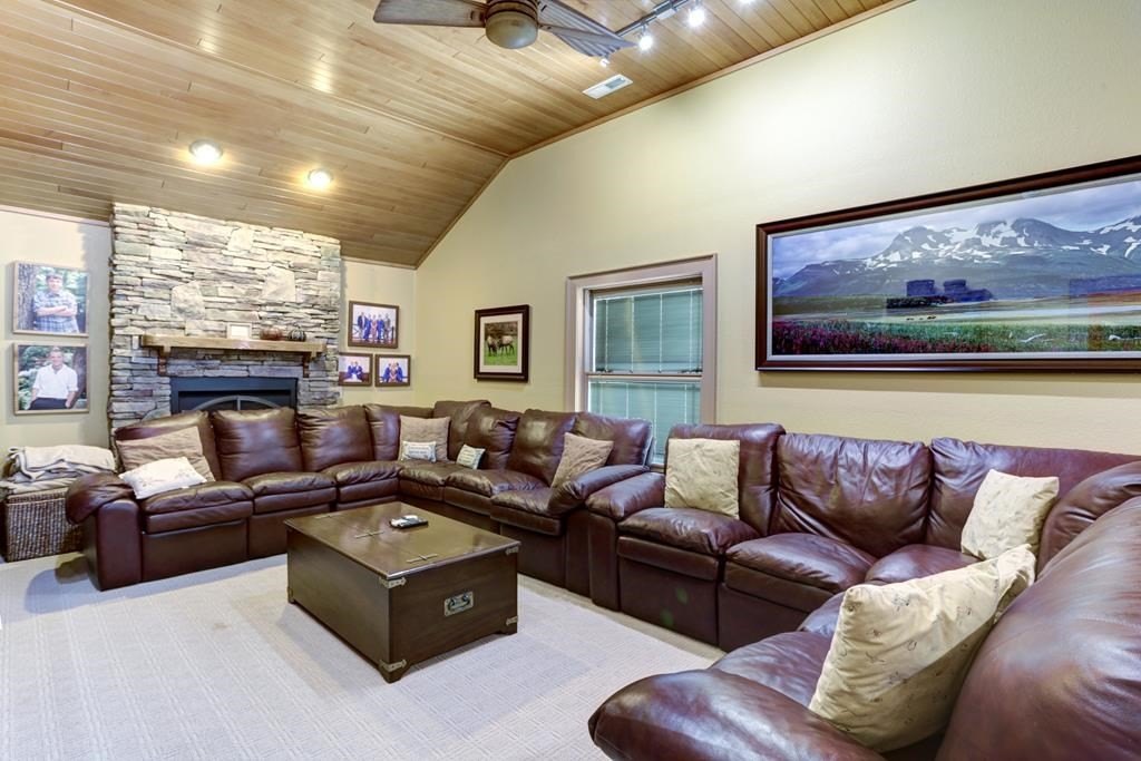 Hayesville, North Carolina, 28904, United States, 4 Bedrooms Bedrooms, ,4 BathroomsBathrooms,Residential,For Sale,1879650