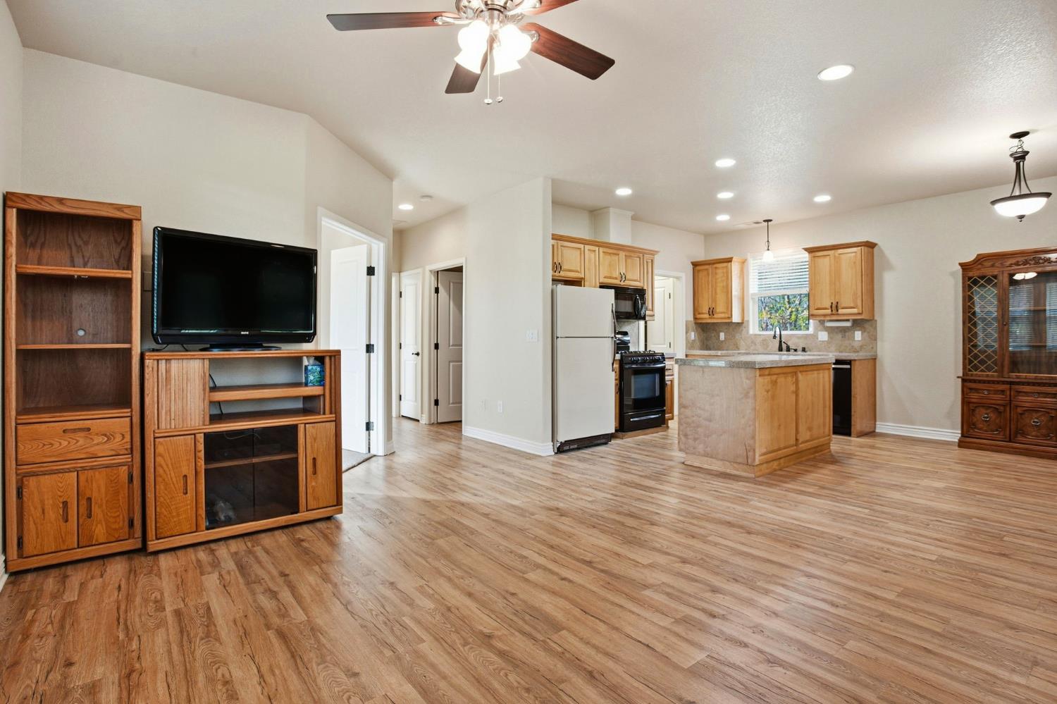 Roseville, California, 95747, United States, 4 Bedrooms Bedrooms, ,4 BathroomsBathrooms,Residential,For Sale,1988108