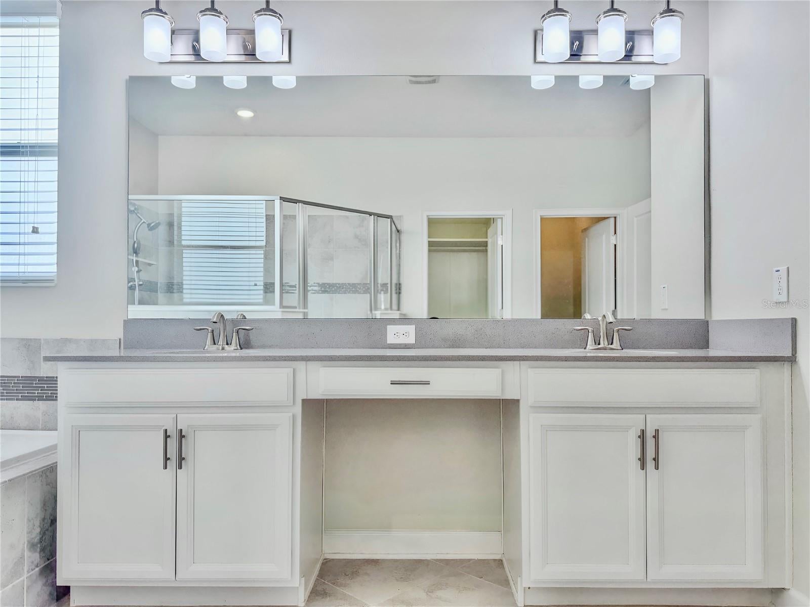 ORLANDO, Florida, 32832, United States, 4 Bedrooms Bedrooms, ,3 BathroomsBathrooms,Residential,For Sale,1980817