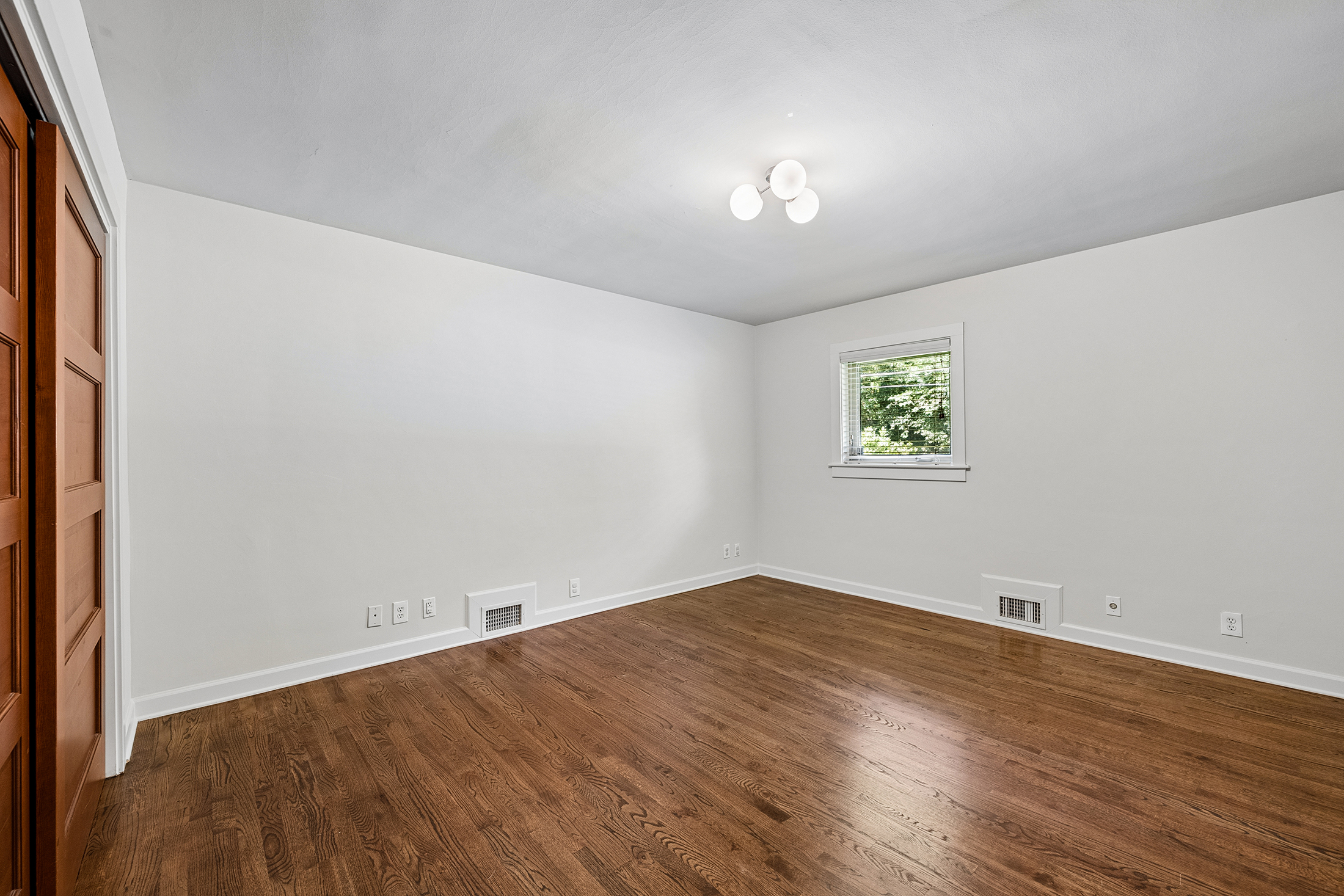  Thoughtfully Renovated Mid-Century Modern in Morningside - 物件實景