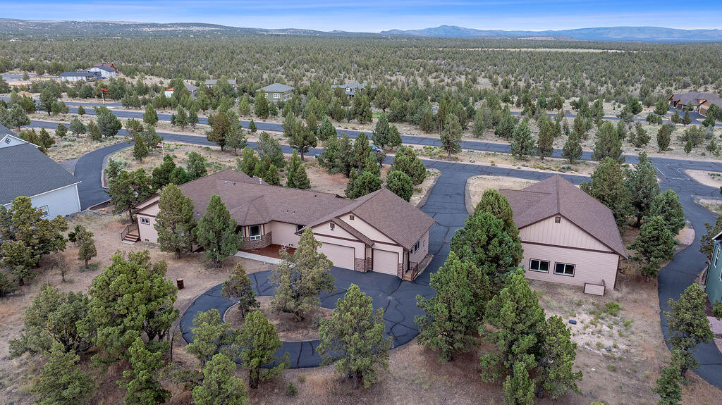 Prineville, Oregon, 97754, United States, 4 Bedrooms Bedrooms, ,3 BathroomsBathrooms,Residential,For Sale,1896038