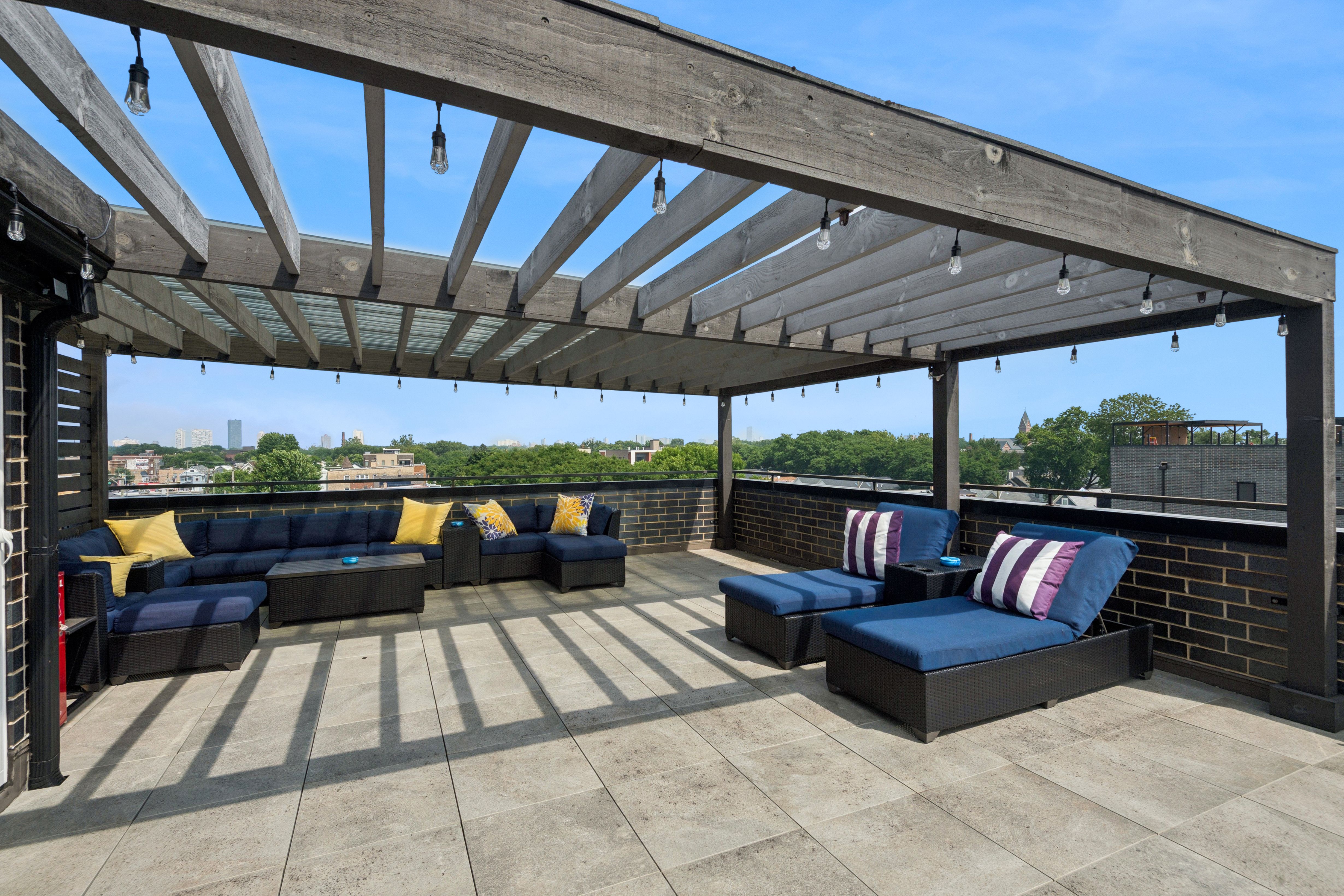  Move-In-Ready Penthouse With Exceptional Indoor-Outdoor Living - 物件實景