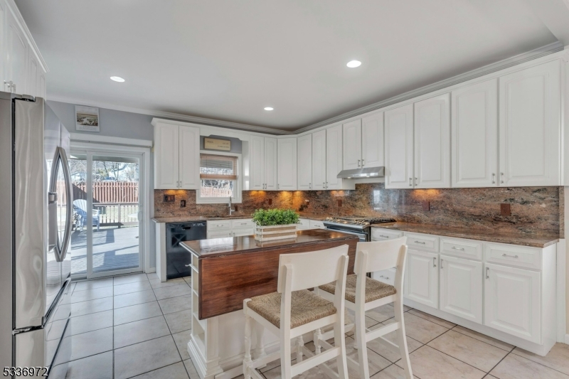 West Orange Twp., New Jersey, 07052, United States, 6 Bedrooms Bedrooms, ,4 BathroomsBathrooms,Residential,For Sale,1934575