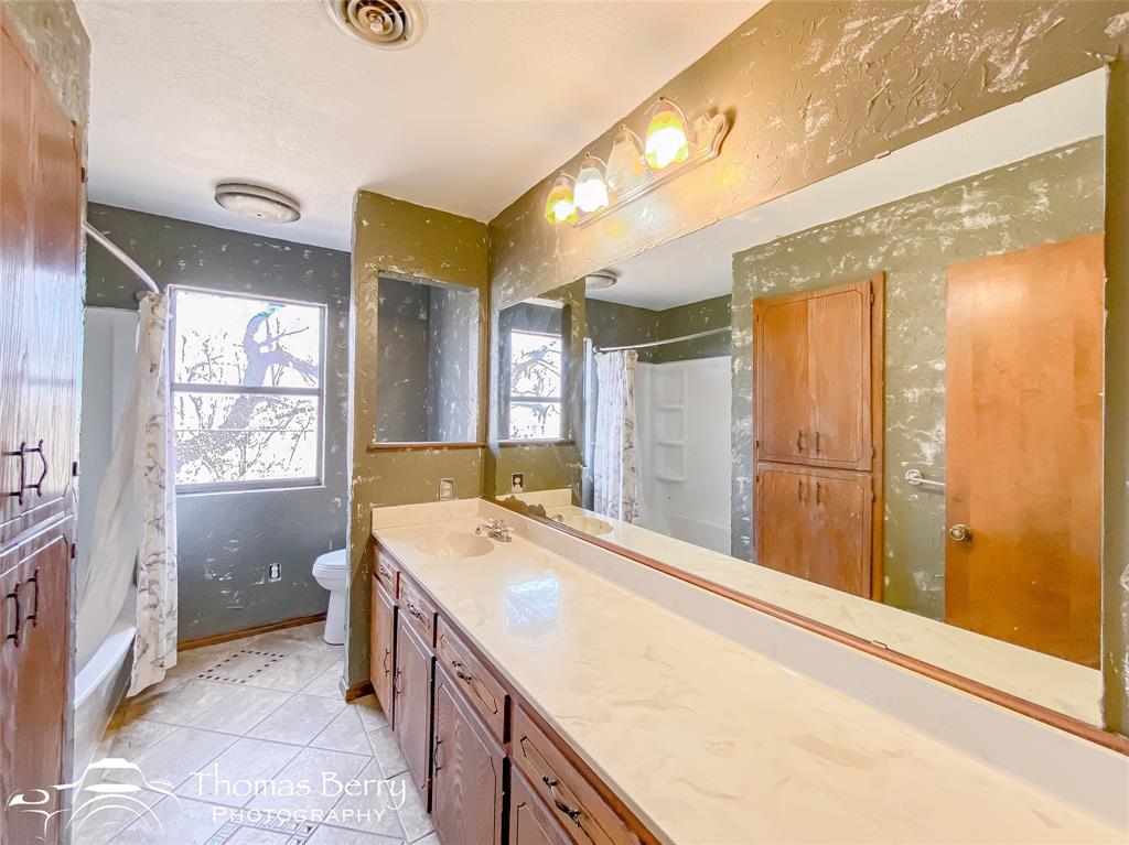 Stamford, Texas, 79553, United States, 3 Bedrooms Bedrooms, ,3 BathroomsBathrooms,Residential,For Sale,1696805