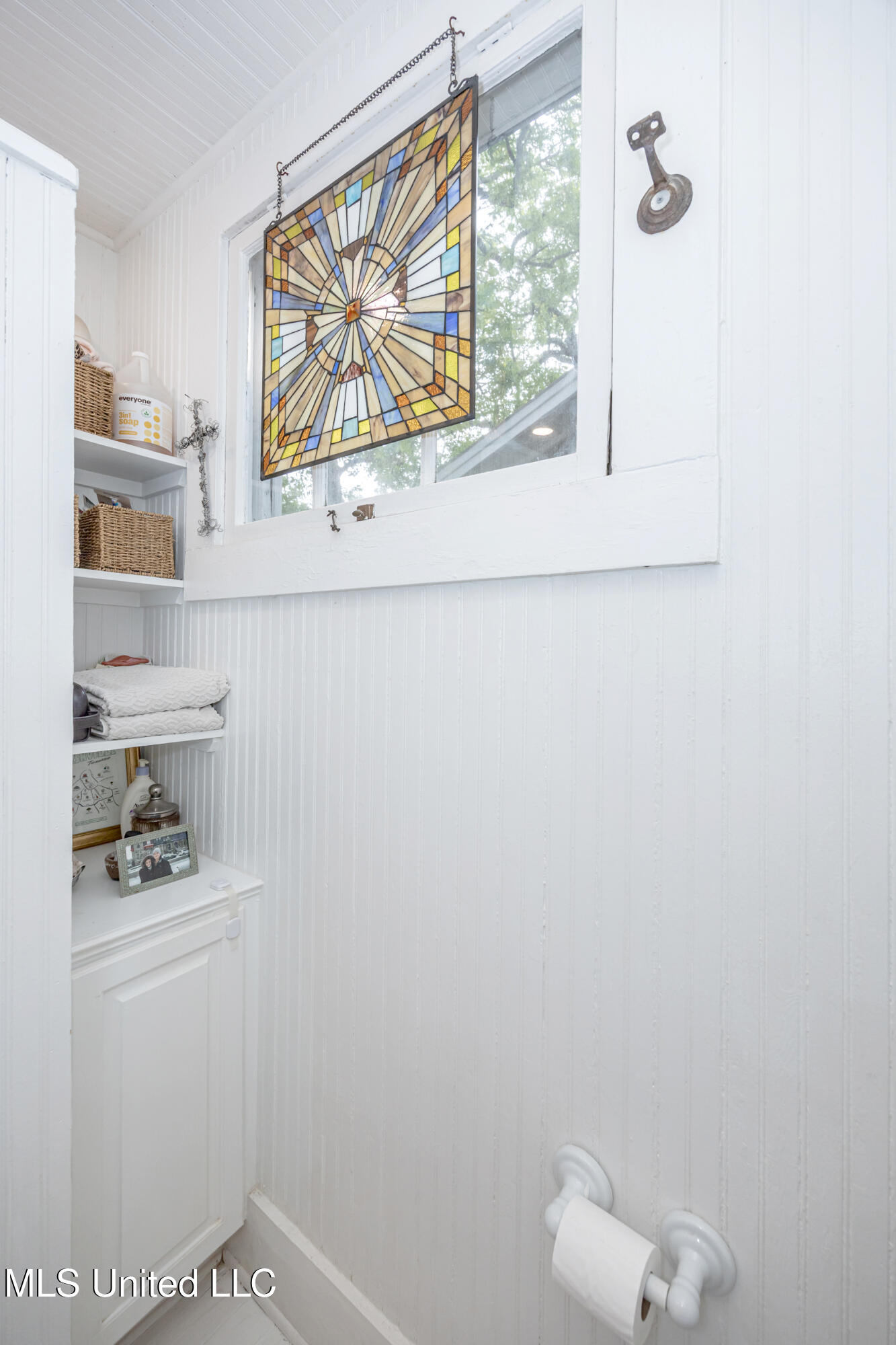 Ocean Springs, Mississippi, 39564, United States, 3 Bedrooms Bedrooms, ,2 BathroomsBathrooms,Residential,For Sale,1987573