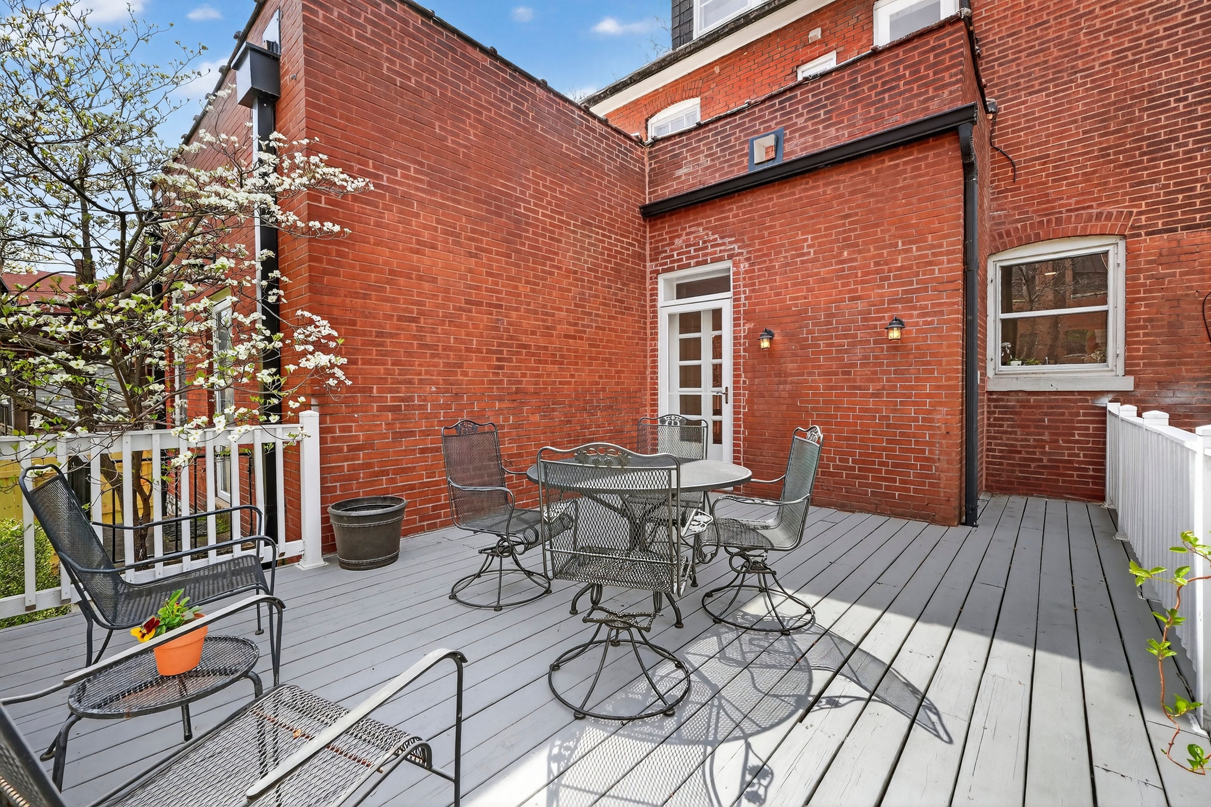  Timeless Elegance in Parkview Place