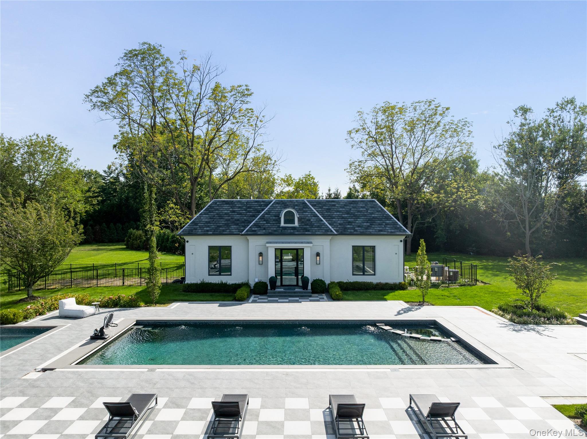  18 Evergreen Way, Old Brookville, NY, 11545 - 物件實景