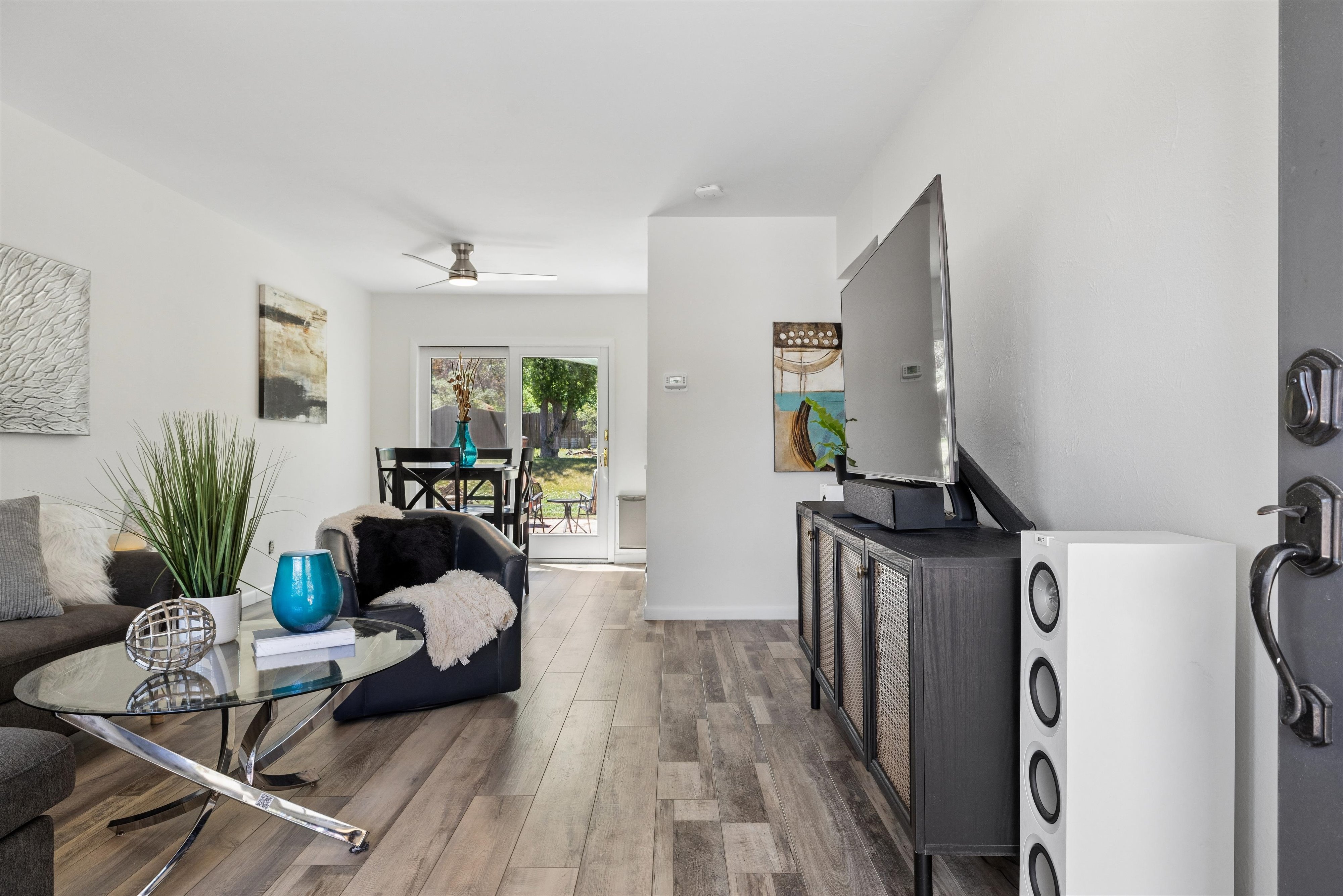  Beautifully updated and ideally positioned in sought-after University Hills - 物件實景