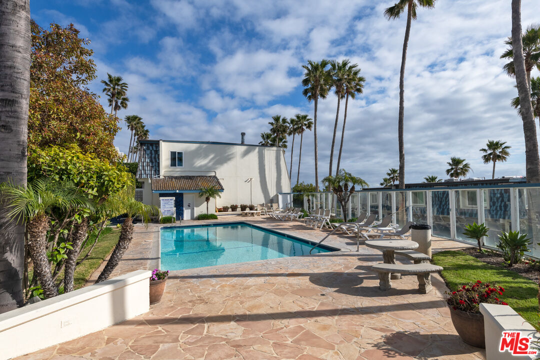 Malibu, California, 90265, United States, 2 Bedrooms Bedrooms, ,1 BathroomBathrooms,Residential,For Sale,1895662