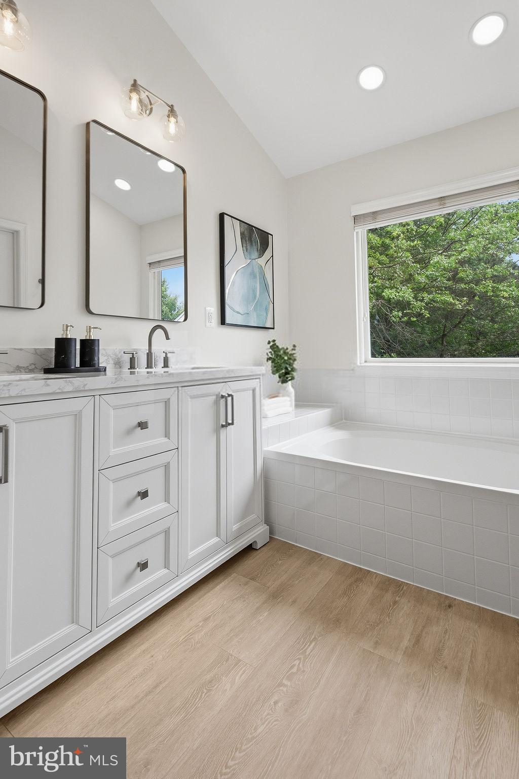 Fairfax, Virginia, 22033, United States, 3 Bedrooms Bedrooms, ,4 BathroomsBathrooms,Residential,For Sale,2048066
