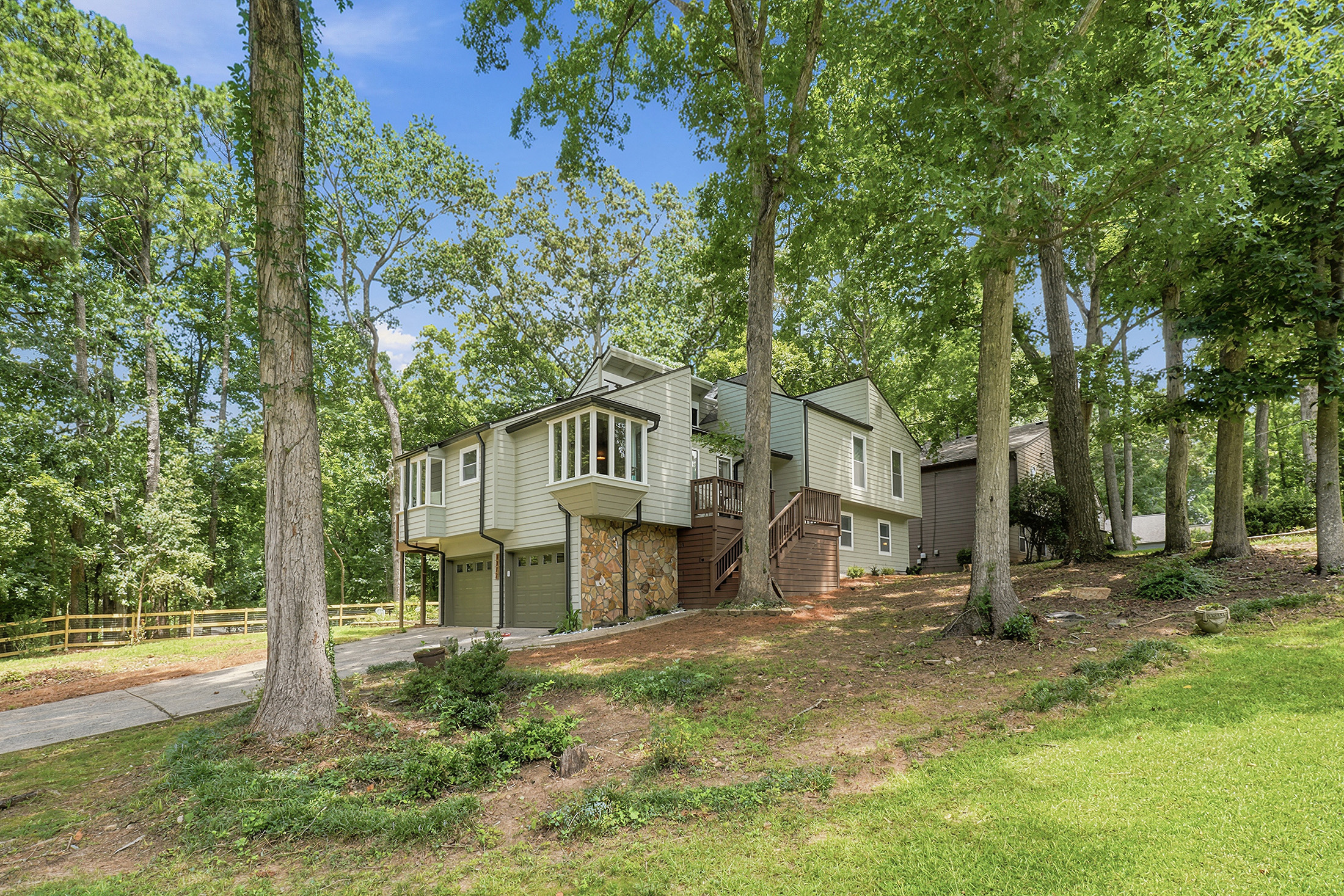  Lassiter HS Contemporary – Architectural Character Meets Thoughtful Renovation - 物件實景