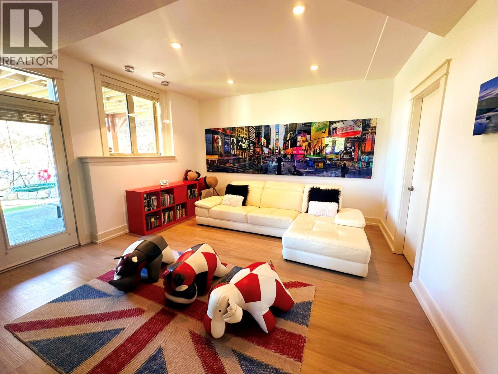 VERNON, British Columbia, V1H 1Y5, CA, 4 Bedrooms Bedrooms, ,2 BathroomsBathrooms,Residential,For Sale,1948063