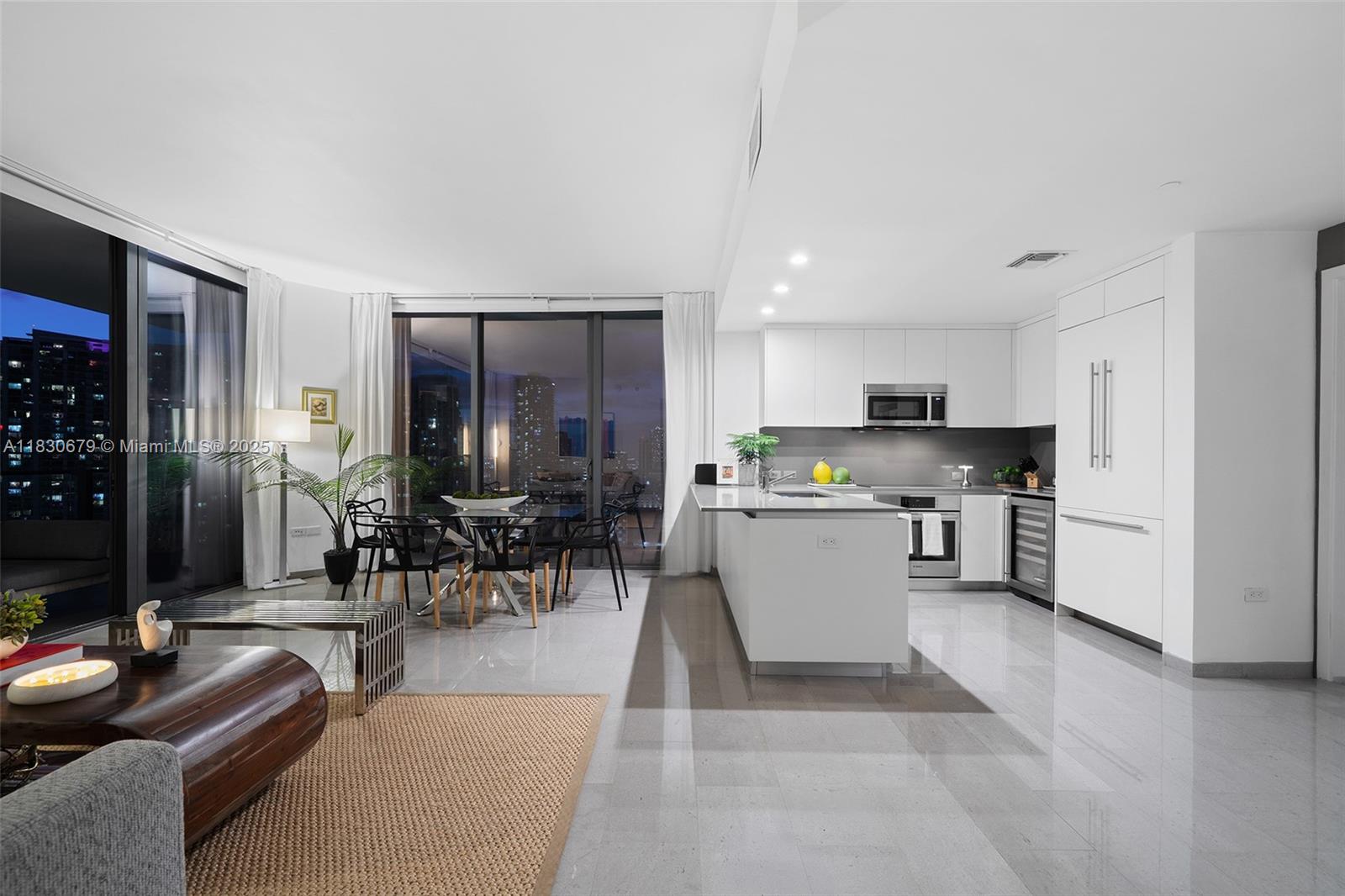 Miami, Florida, 33131, United States, 2 Bedrooms Bedrooms, ,3 BathroomsBathrooms,Residential,For Sale,1877459