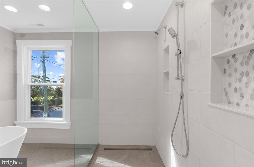 Chestertown, Maryland, 21620, United States, 5 Bedrooms Bedrooms, ,5 BathroomsBathrooms,Residential,For Sale,1988970