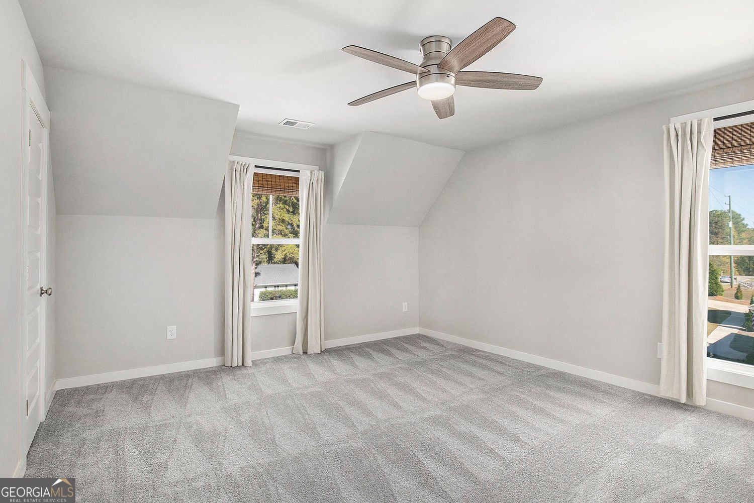 Gainesville, Georgia, 30506, United States, 3 Bedrooms Bedrooms, ,4 BathroomsBathrooms,Residential,For Sale,1965754