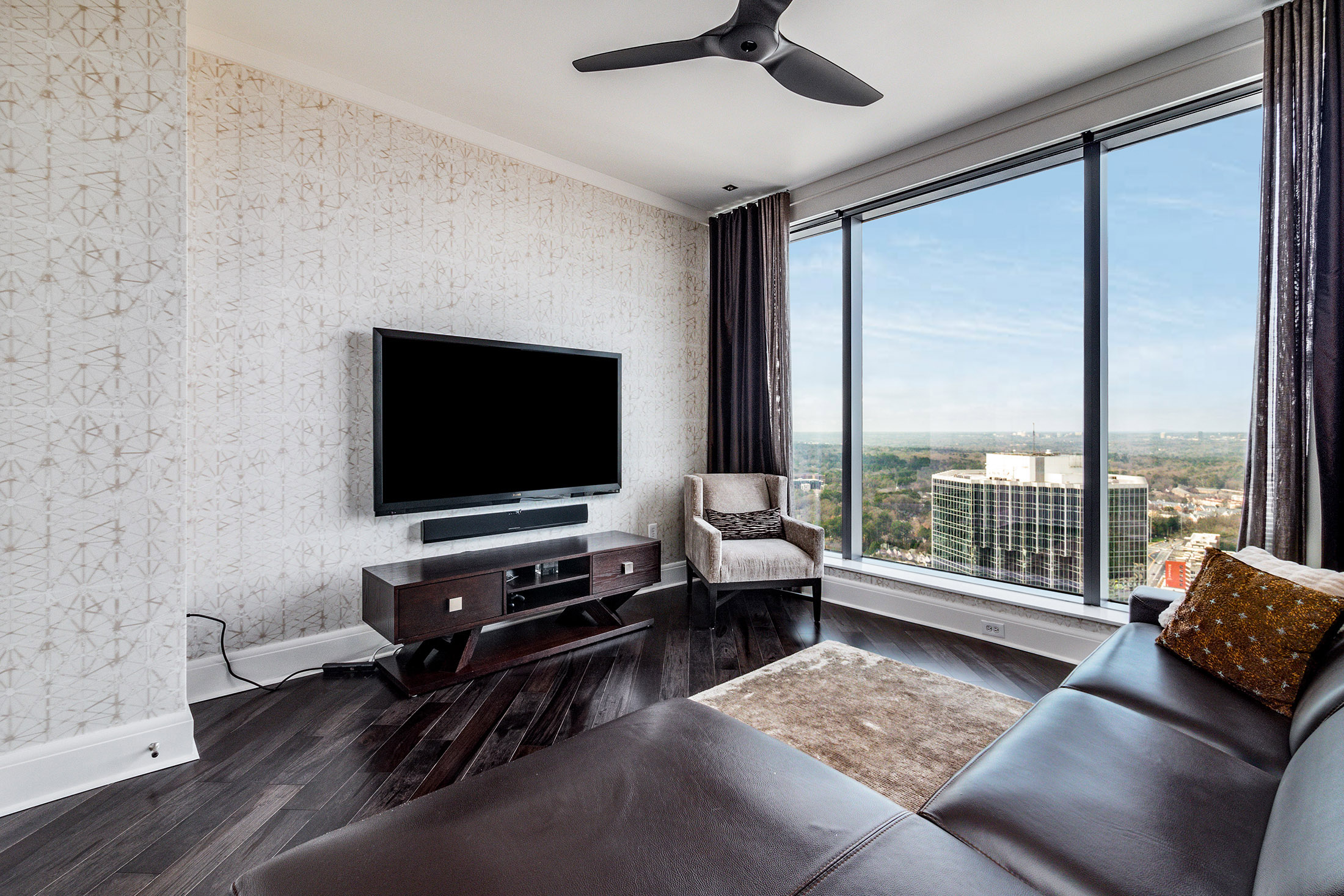  Exceptional Corner Unit with Stunning Skyline Views - 物件實景