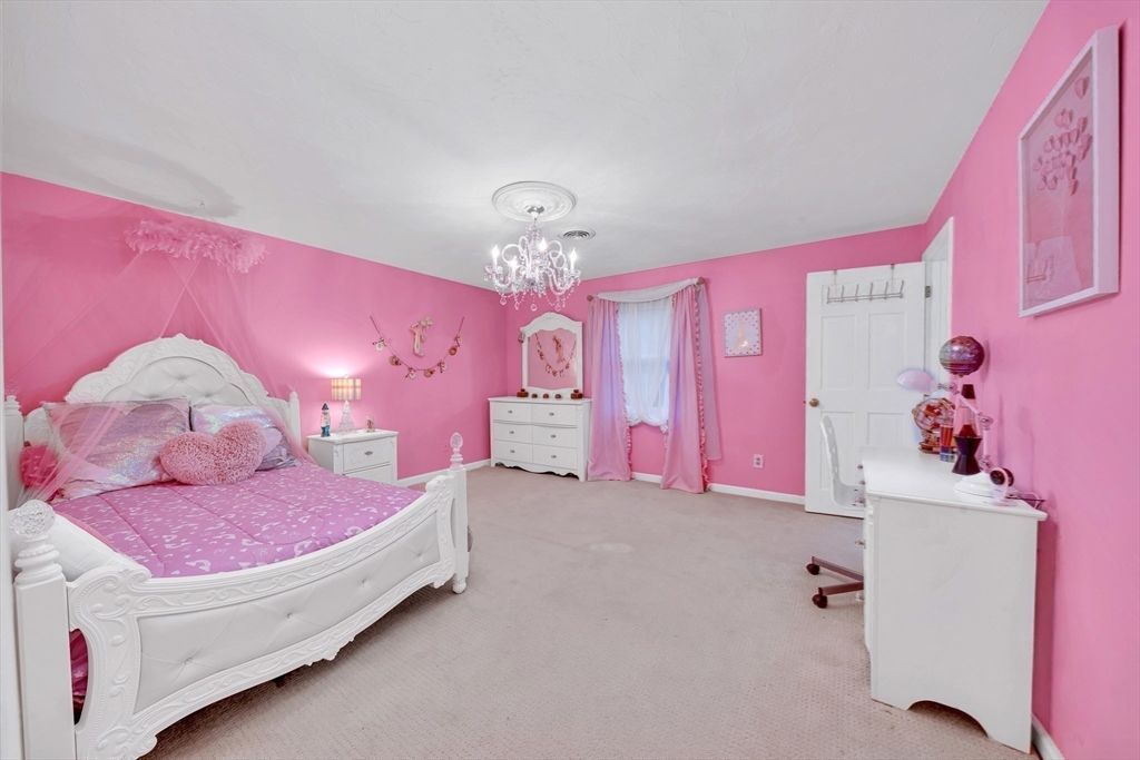 Mansfield, Massachusetts, 02048, United States, 4 Bedrooms Bedrooms, ,3 BathroomsBathrooms,Residential,For Sale,2001222