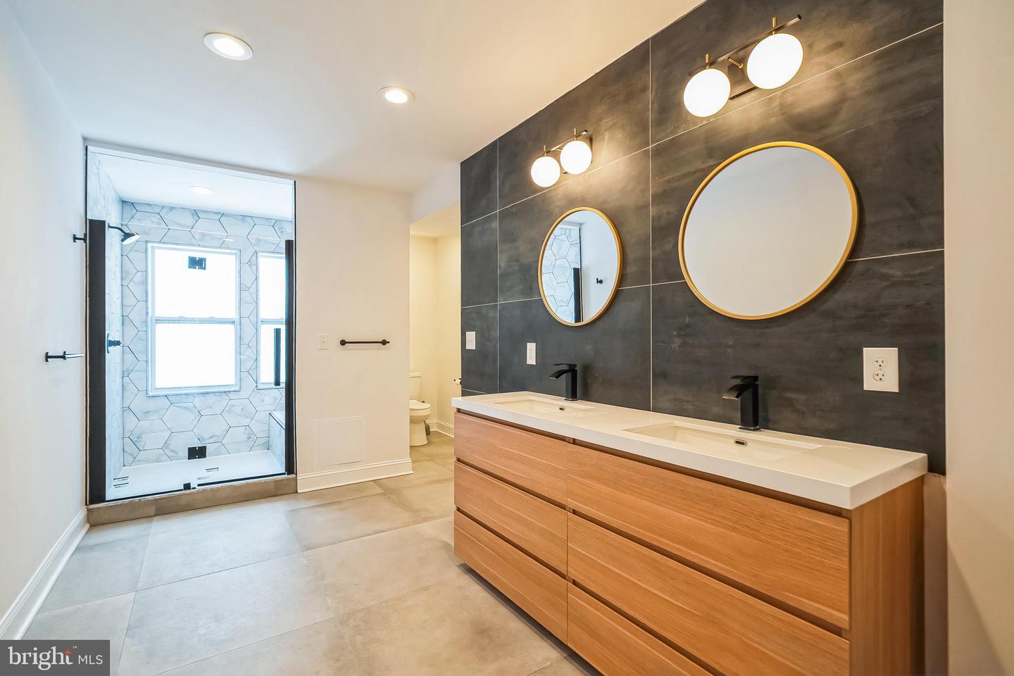 Philadelphia, Pennsylvania, 19130, United States, 4 Bedrooms Bedrooms, ,3 BathroomsBathrooms,Residential,For Sale,1949976