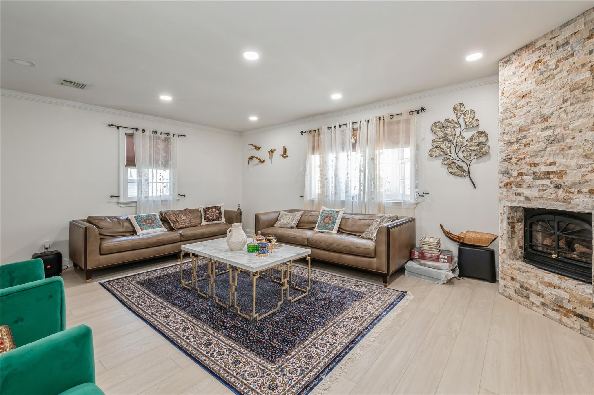 Howard Beach, New York, 11414, United States, 3 Bedrooms Bedrooms, ,2 BathroomsBathrooms,Residential,For Sale,1908701
