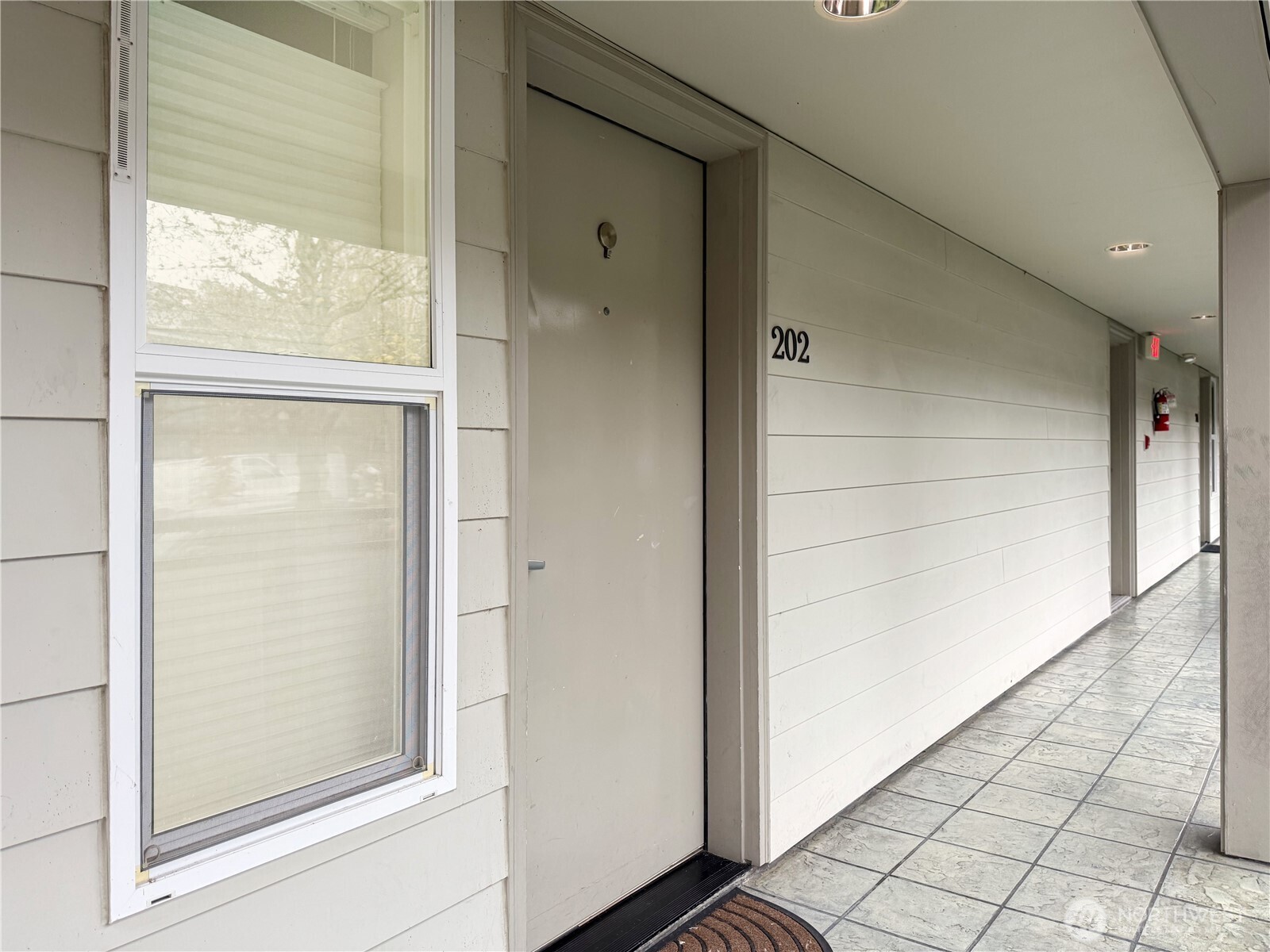 Seattle, Washington, 98199, United States, 2 Bedrooms Bedrooms, ,2 BathroomsBathrooms,Residential,For Sale,1998724