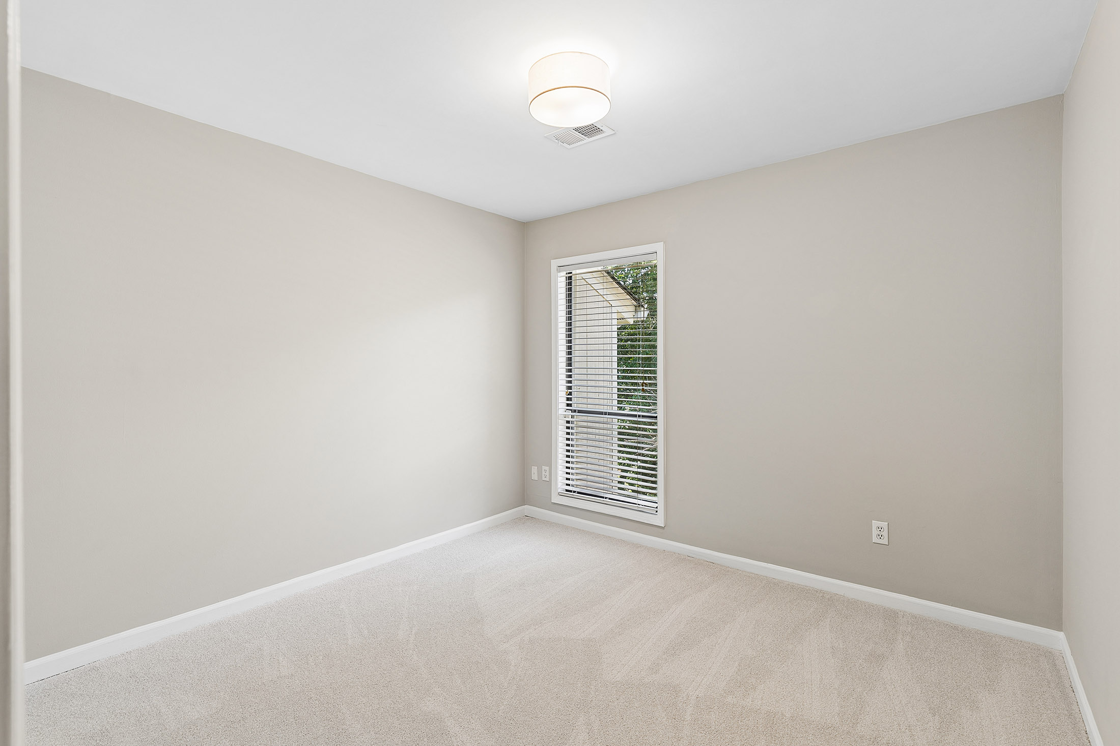  Beautifully Updated Fee Simple Townhome in an Exceptional Brookhaven Location - 物件實景