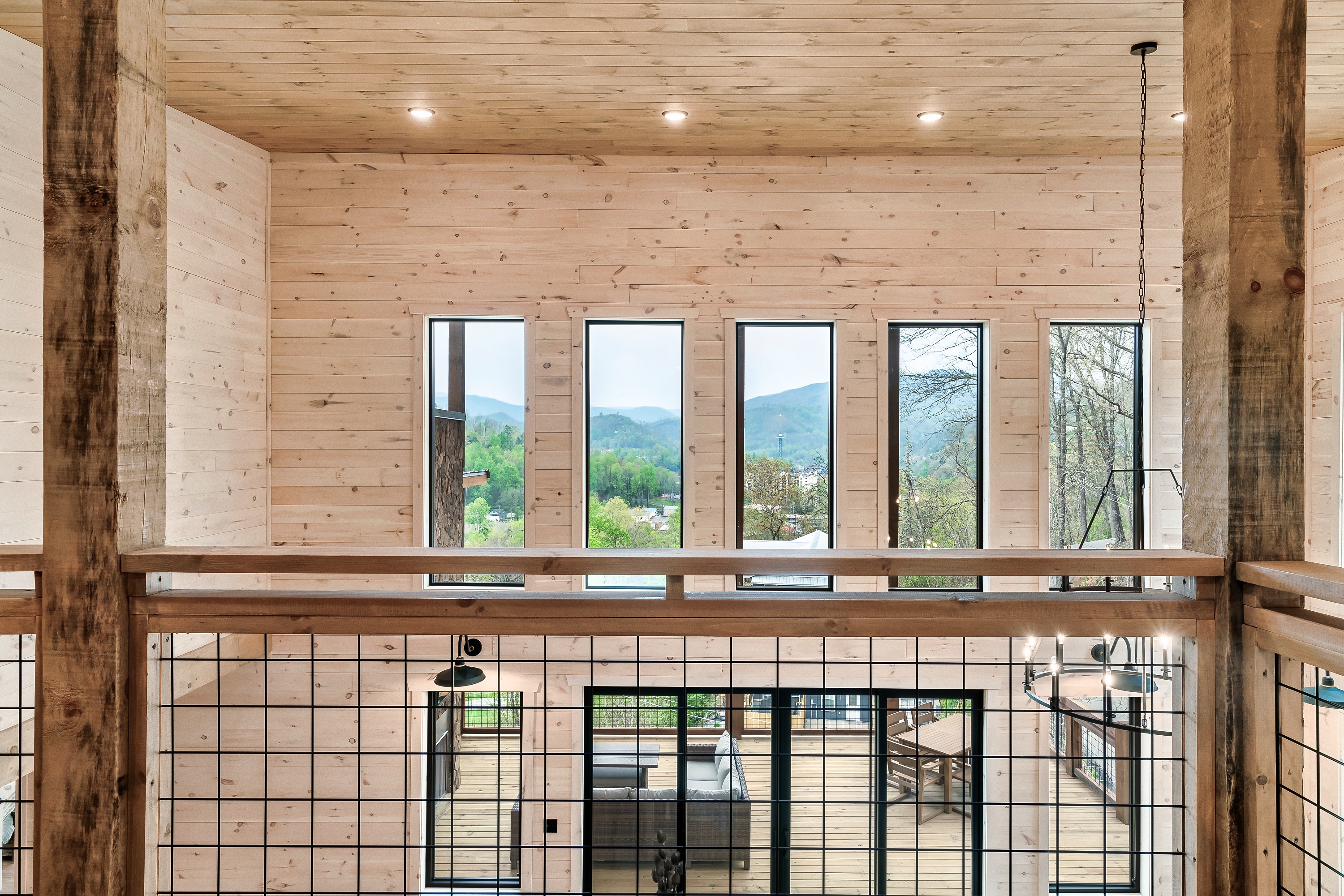 Gatlinburg, Tennessee, 37738, United States, 5 Bedrooms Bedrooms, ,4 BathroomsBathrooms,Residential,For Sale,1920322