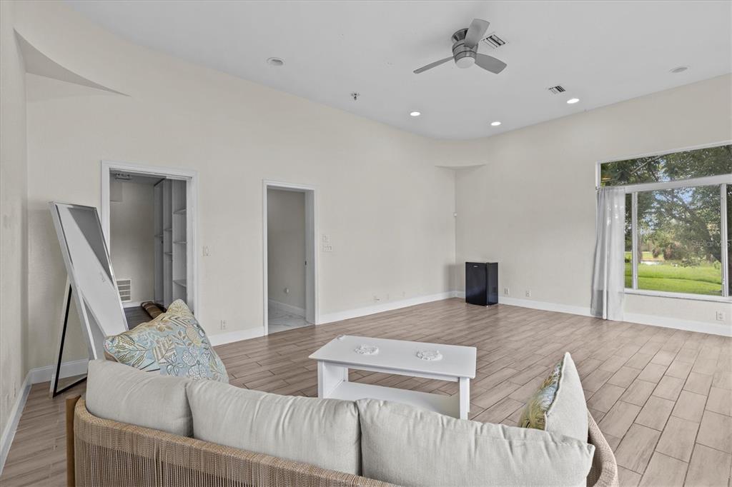 Tarpon Springs, Florida, 34689, United States, 5 Bedrooms Bedrooms, ,4 BathroomsBathrooms,Residential,For Sale,1901720