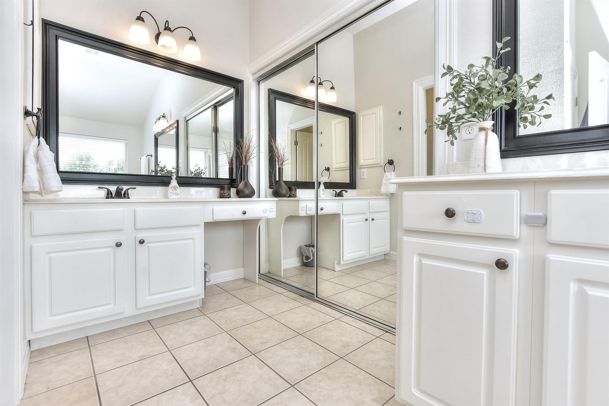 Georgetown, Texas, 78628, United States, 5 Bedrooms Bedrooms, ,4 BathroomsBathrooms,Residential,For Sale,1924392
