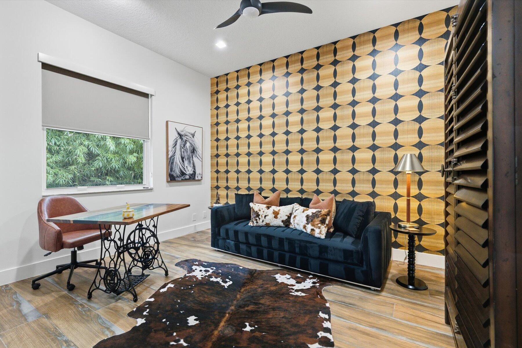  Meticulously Updated in the Equestrian Club - 物件實景