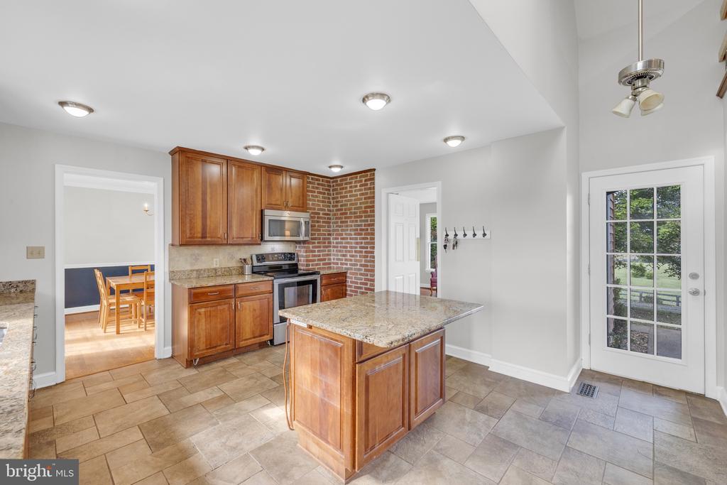 Warrenton, Virginia, 20187, United States, 3 Bedrooms Bedrooms, ,4 BathroomsBathrooms,Residential,For Sale,1977247