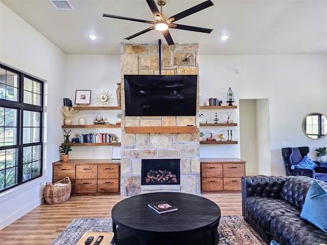 Tahlequah, Oklahoma, 74464, United States, 3 Bedrooms Bedrooms, ,3 BathroomsBathrooms,Residential,For Sale,1936966