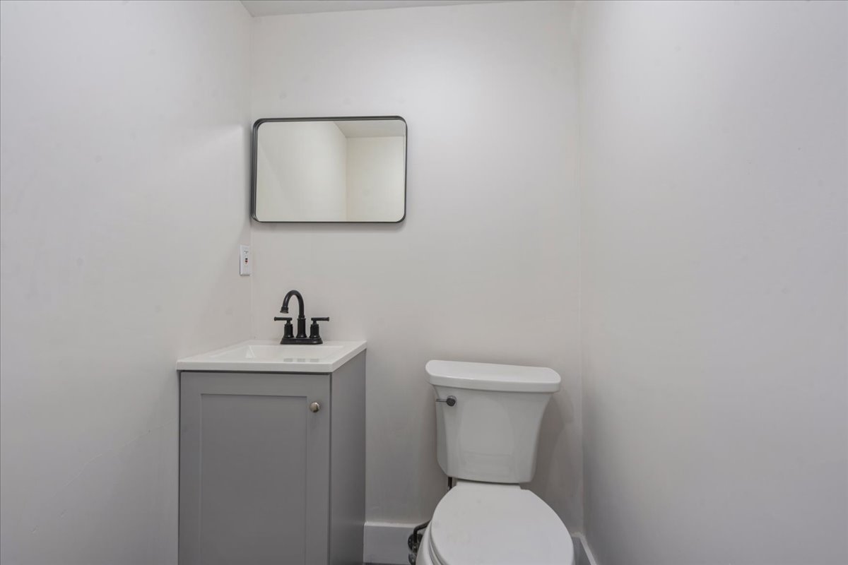 Bergen, Lodi Borough, New Jersey, 07644, United States, 6 Bedrooms Bedrooms, ,4 BathroomsBathrooms,Residential,For Sale,1977349