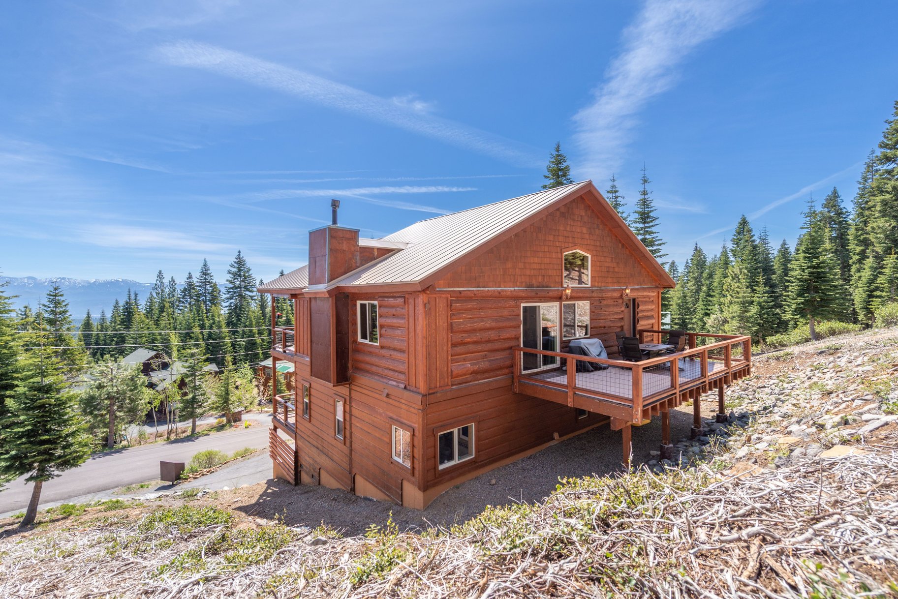  Beautiful Log Home with Carson Range Views from Every Floor - 物件實景