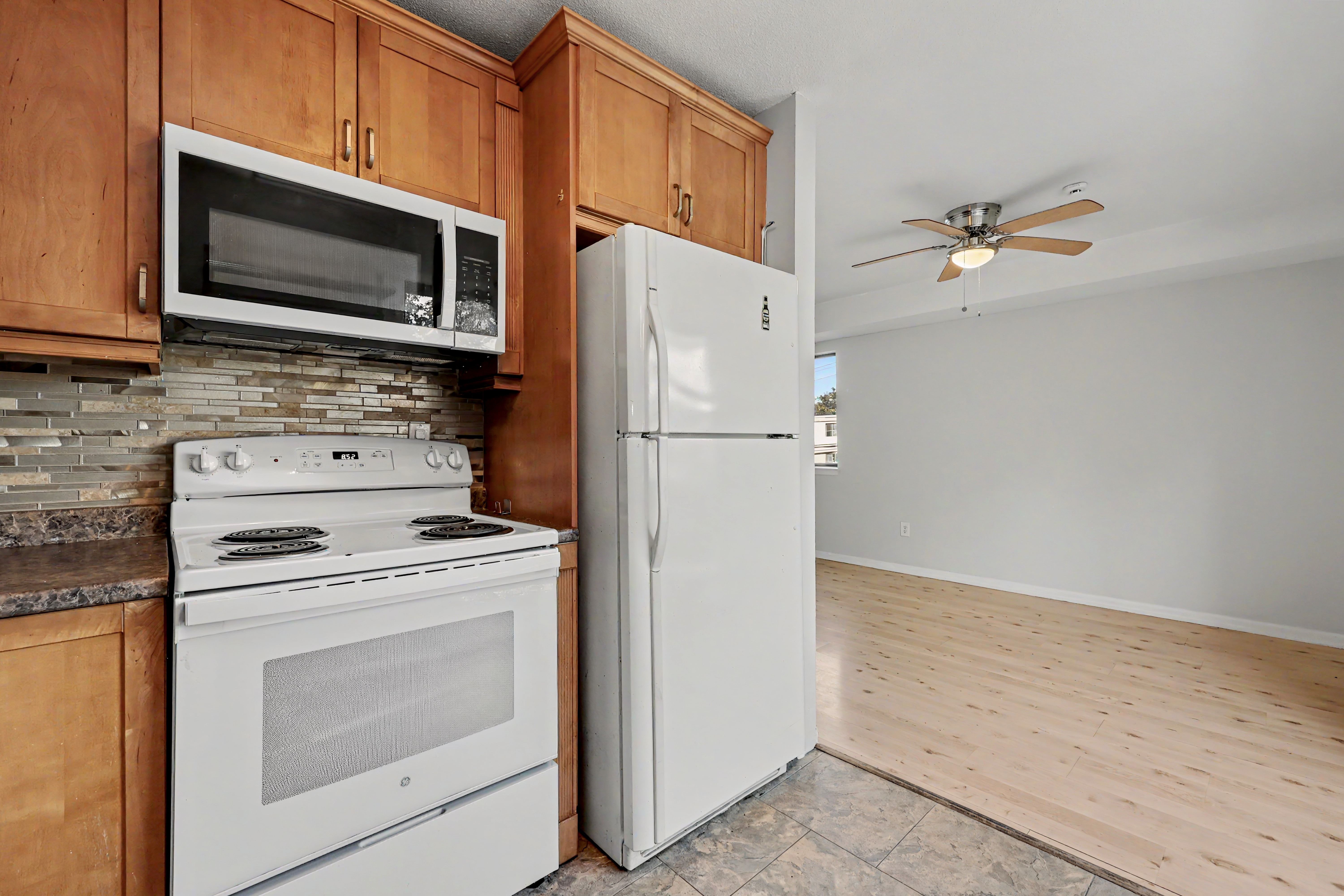  Spacious Two Bedroom Townhouse in Norwalk - 物件實景
