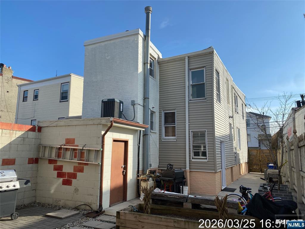 Newark, New Jersey, 07105, United States, 9 Bedrooms Bedrooms, ,5 BathroomsBathrooms,Residential,For Sale,2030710