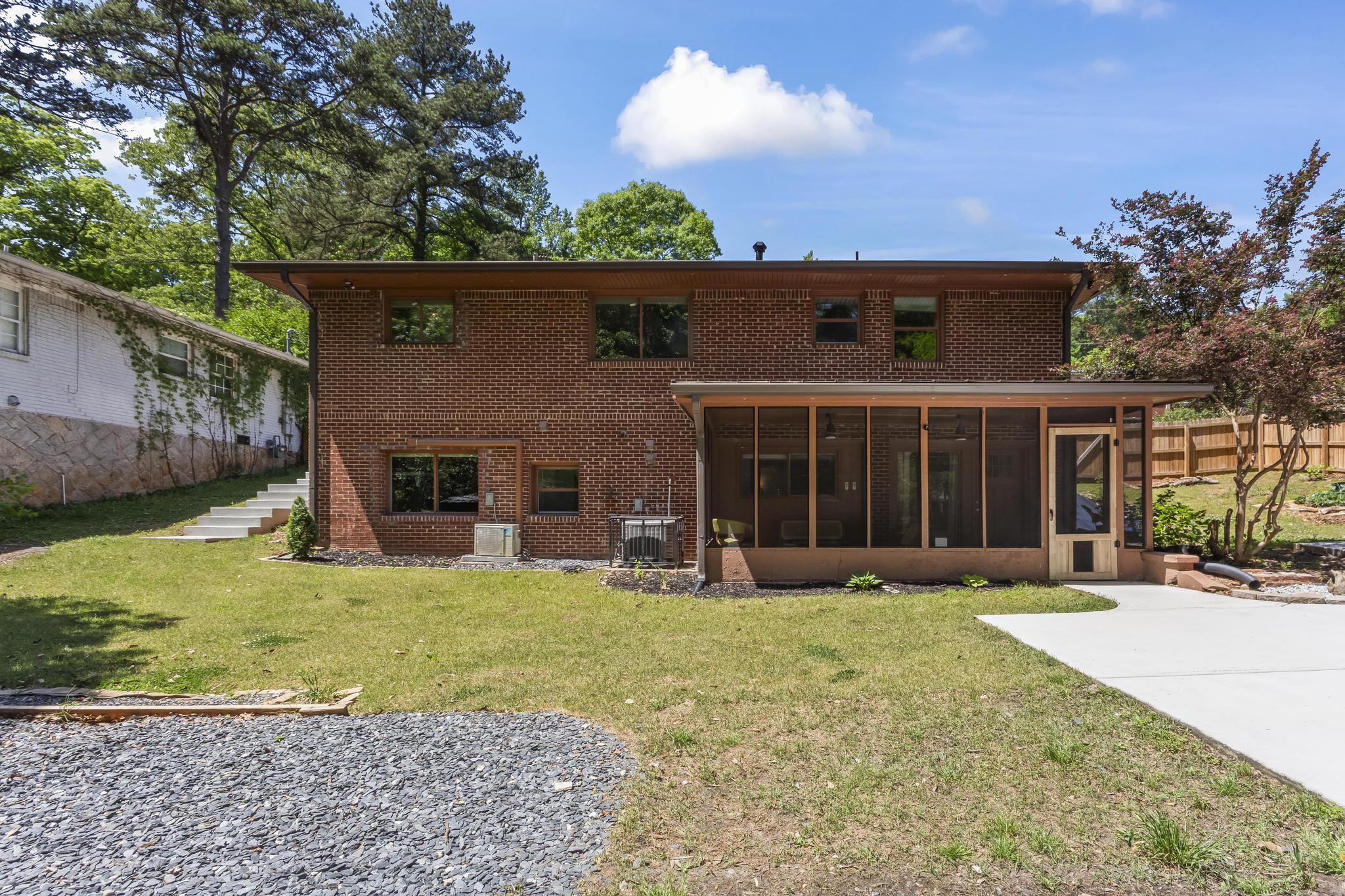  Thoughtfully Designed, Fully Renovated Home - 物件實景