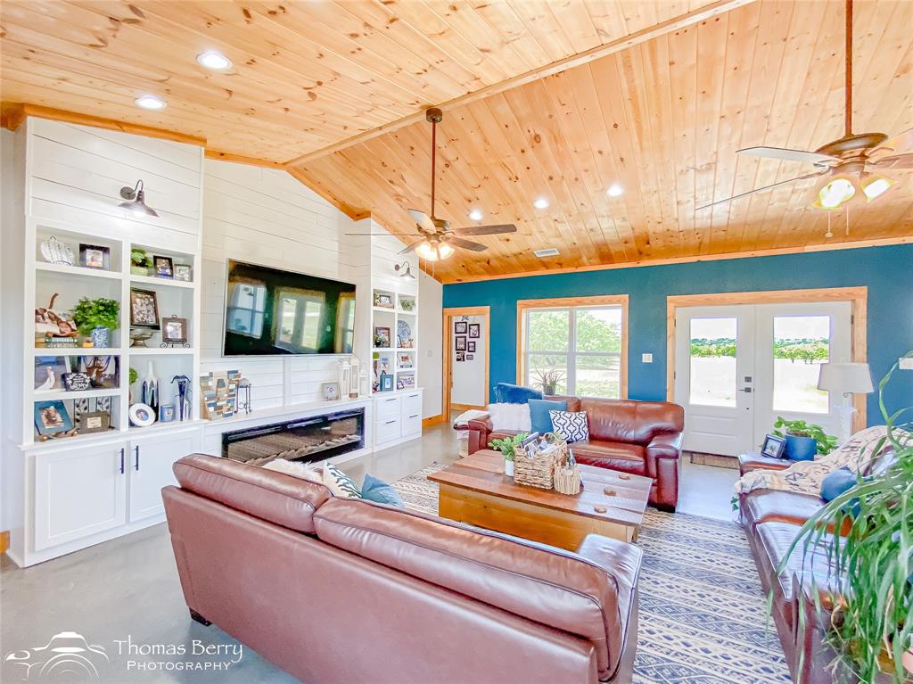 Moran, Texas, 76464, United States, 3 Bedrooms Bedrooms, ,2 BathroomsBathrooms,Residential,For Sale,1857951