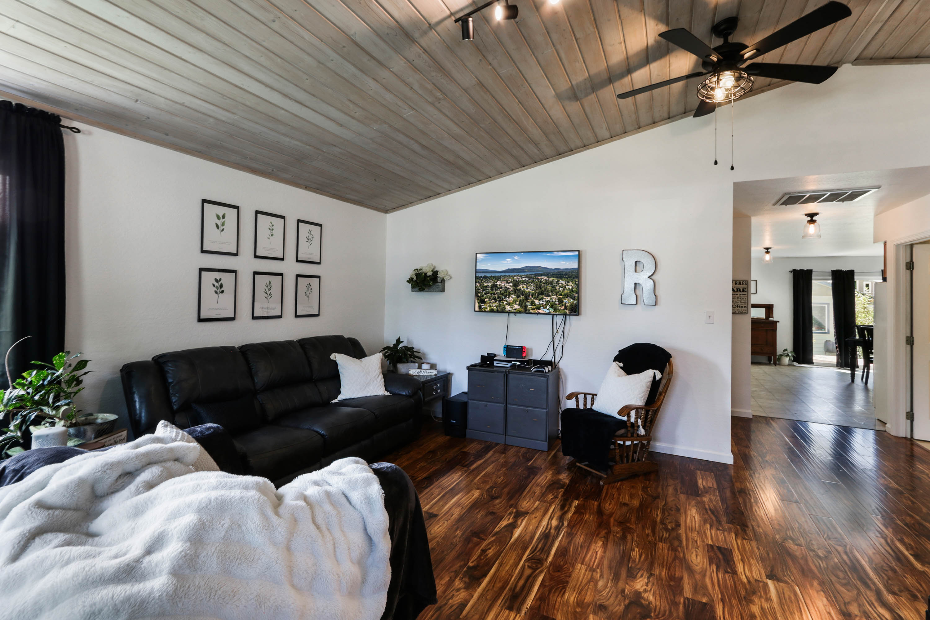Sandpoint, Idaho, 83864, United States, 4 Bedrooms Bedrooms, ,2 BathroomsBathrooms,Residential,For Sale,1928648