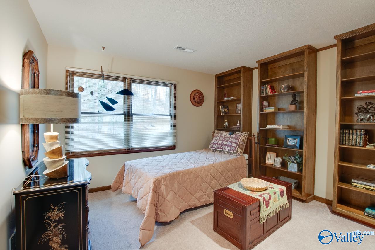 Huntsville, Alabama, 35802, United States, 4 Bedrooms Bedrooms, ,3 BathroomsBathrooms,Residential,For Sale,1996738