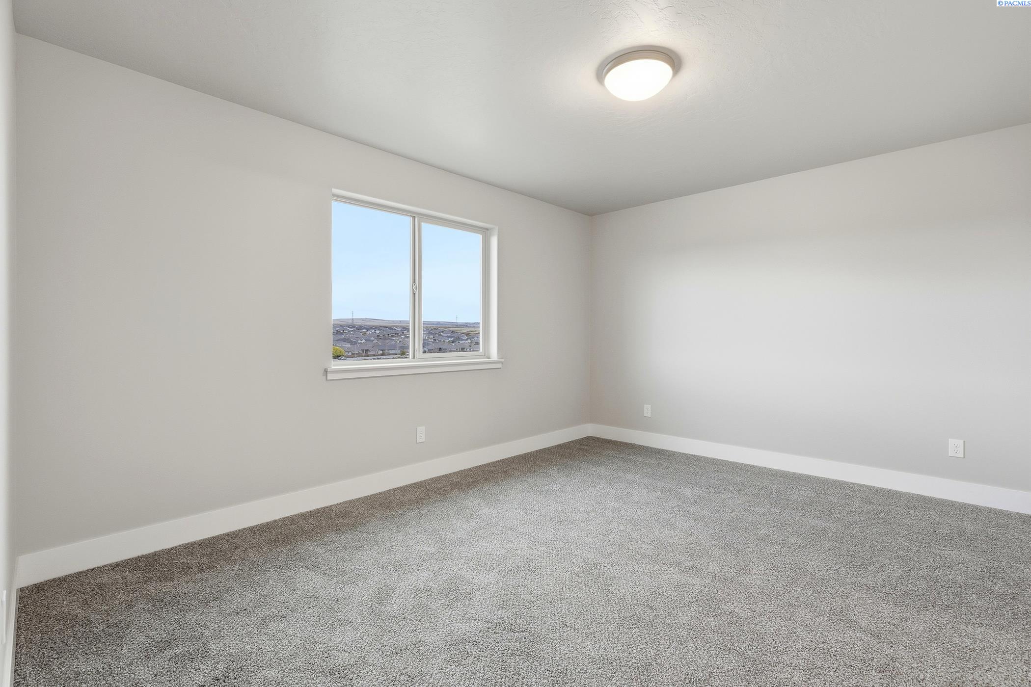 Kennewick, Washington, 99338, United States, 4 Bedrooms Bedrooms, ,1 BathroomBathrooms,Residential,For Sale,1996231