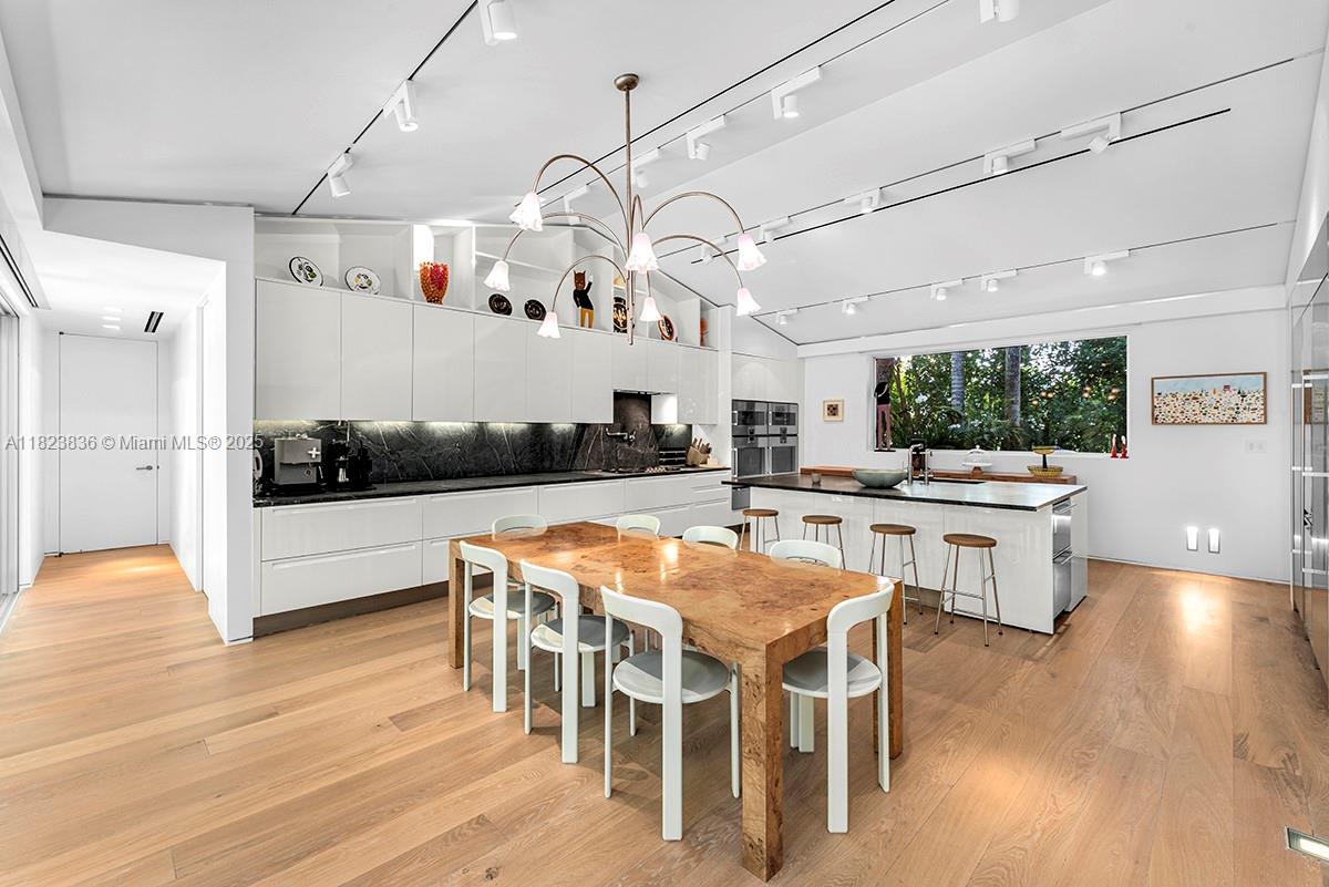 Miami Beach, Florida, 33141, United States, 4 Bedrooms Bedrooms, ,6 BathroomsBathrooms,Residential,For Sale,1862454