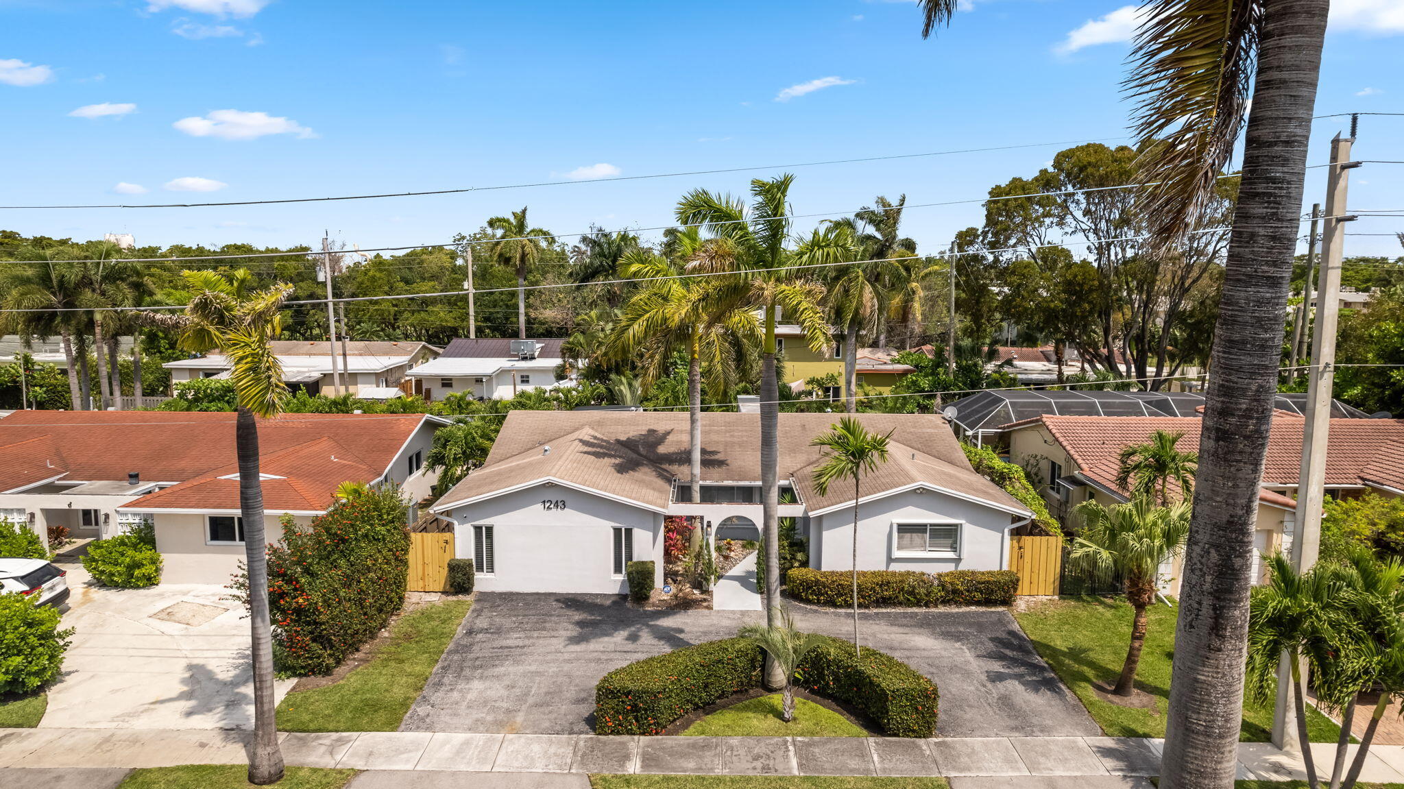 Hollywood, Florida, 33019, United States, 4 Bedrooms Bedrooms, ,3 BathroomsBathrooms,Residential,For Sale,1934699