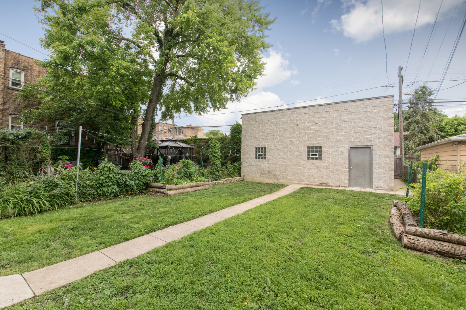 Chicago, Illinois, 60618, United States, 4 Bedrooms Bedrooms, ,2 BathroomsBathrooms,Residential,For Sale,1917452