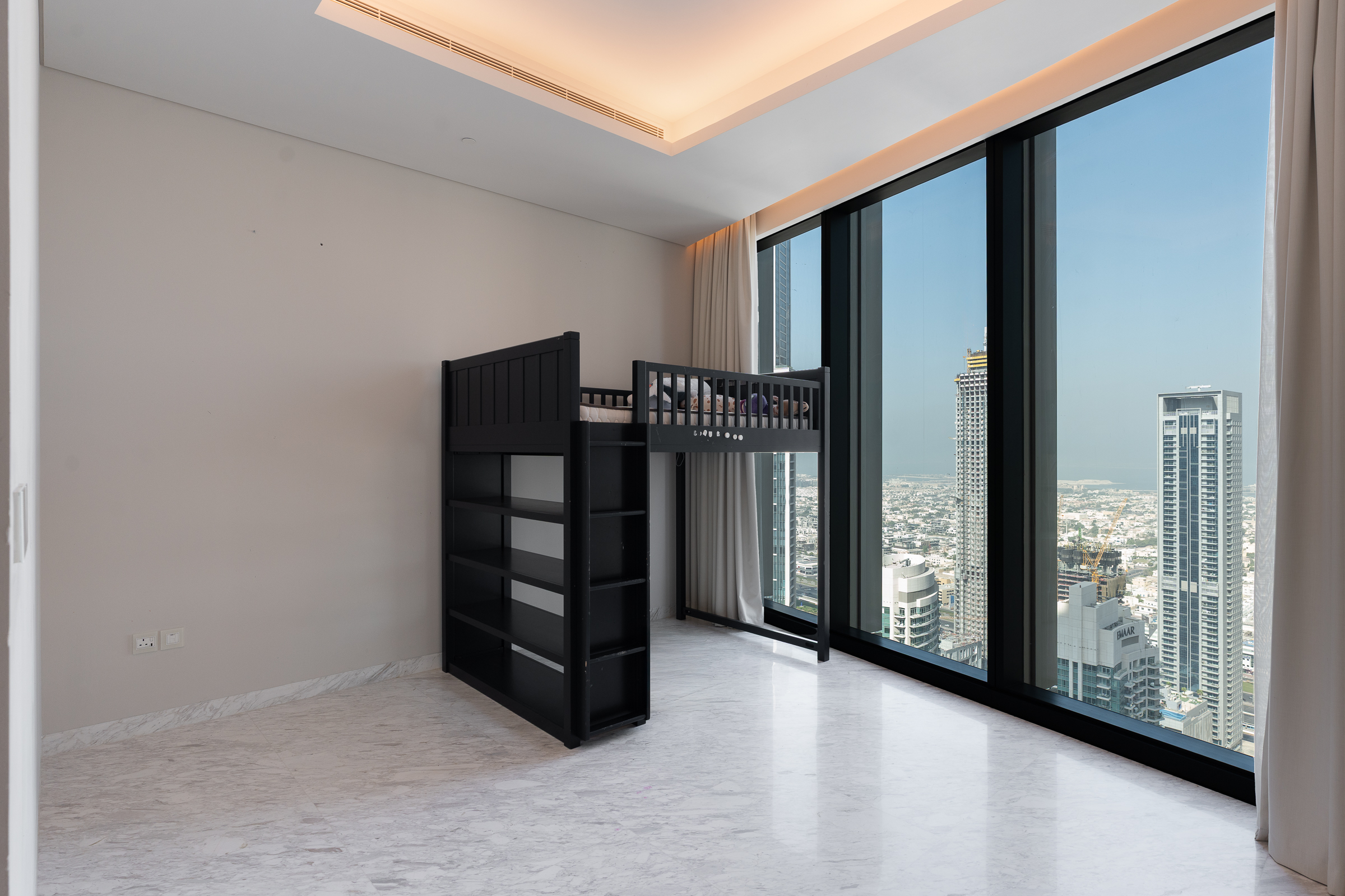  Half-Floor Penthouse in Downtown’s Opera District - 物件實景