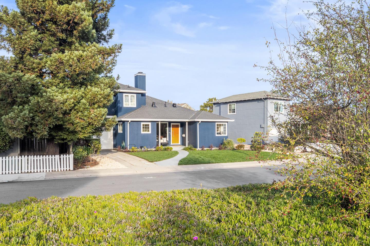 San Mateo, California, 94402, United States, 3 Bedrooms Bedrooms, ,2 BathroomsBathrooms,Residential,For Sale,1987583