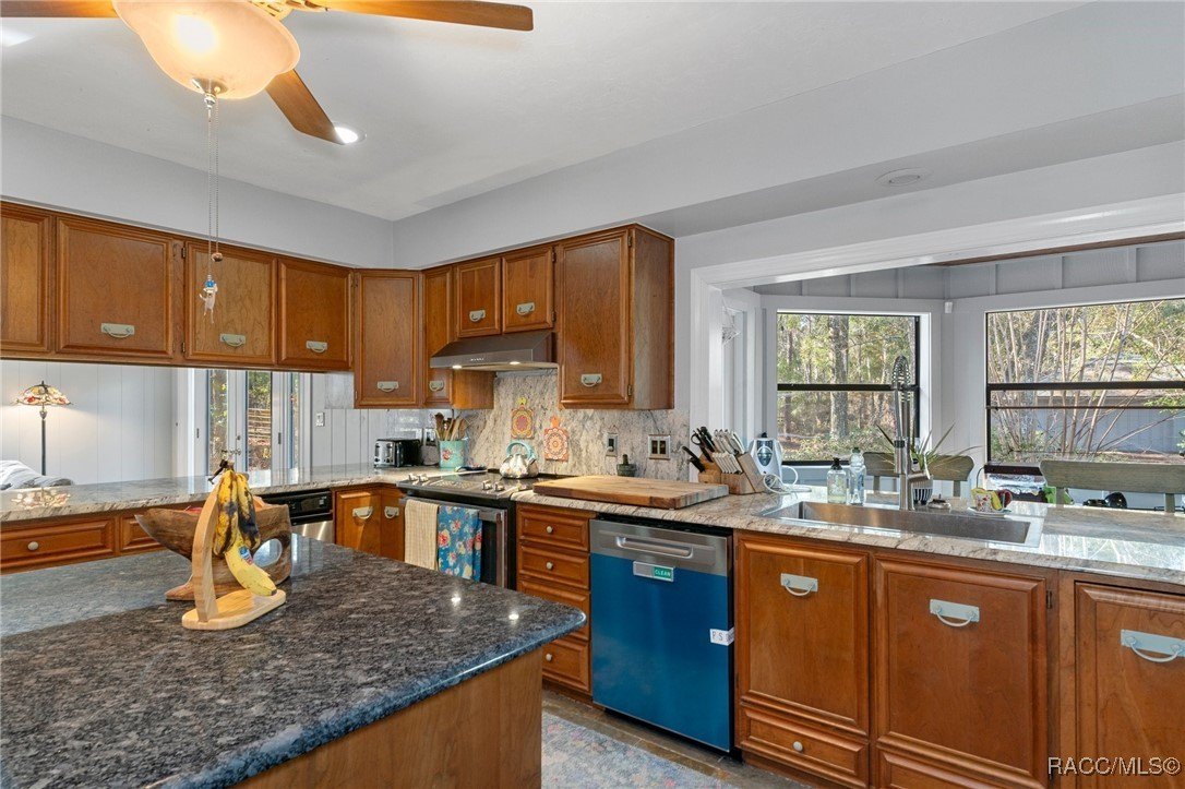 Brooksville, Florida, 34601, United States, 3 Bedrooms Bedrooms, ,2 BathroomsBathrooms,Residential,For Sale,1928747